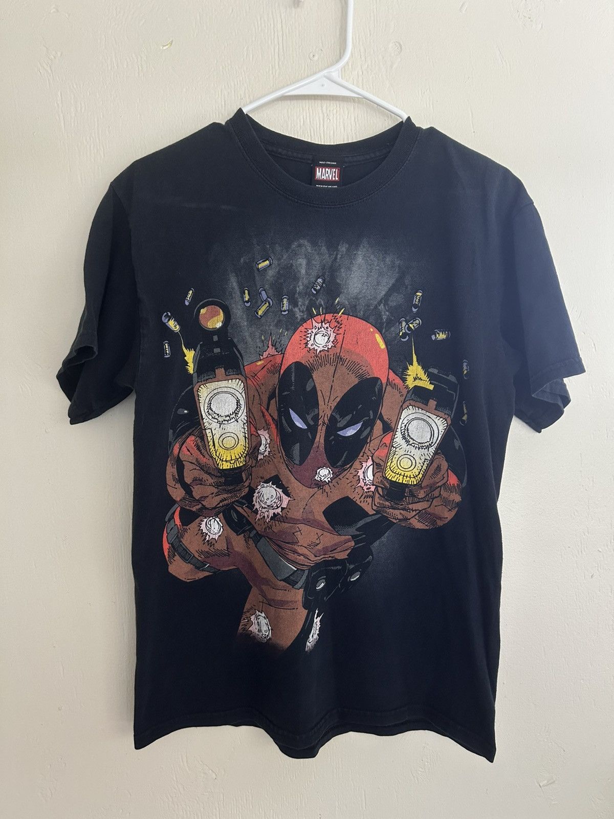 Marvel Comics Vintage Marvel Deadpool Shooting Comic Graphic T-shirt Size US M / EU 48-50 / 2 - 1 Thumbnail
