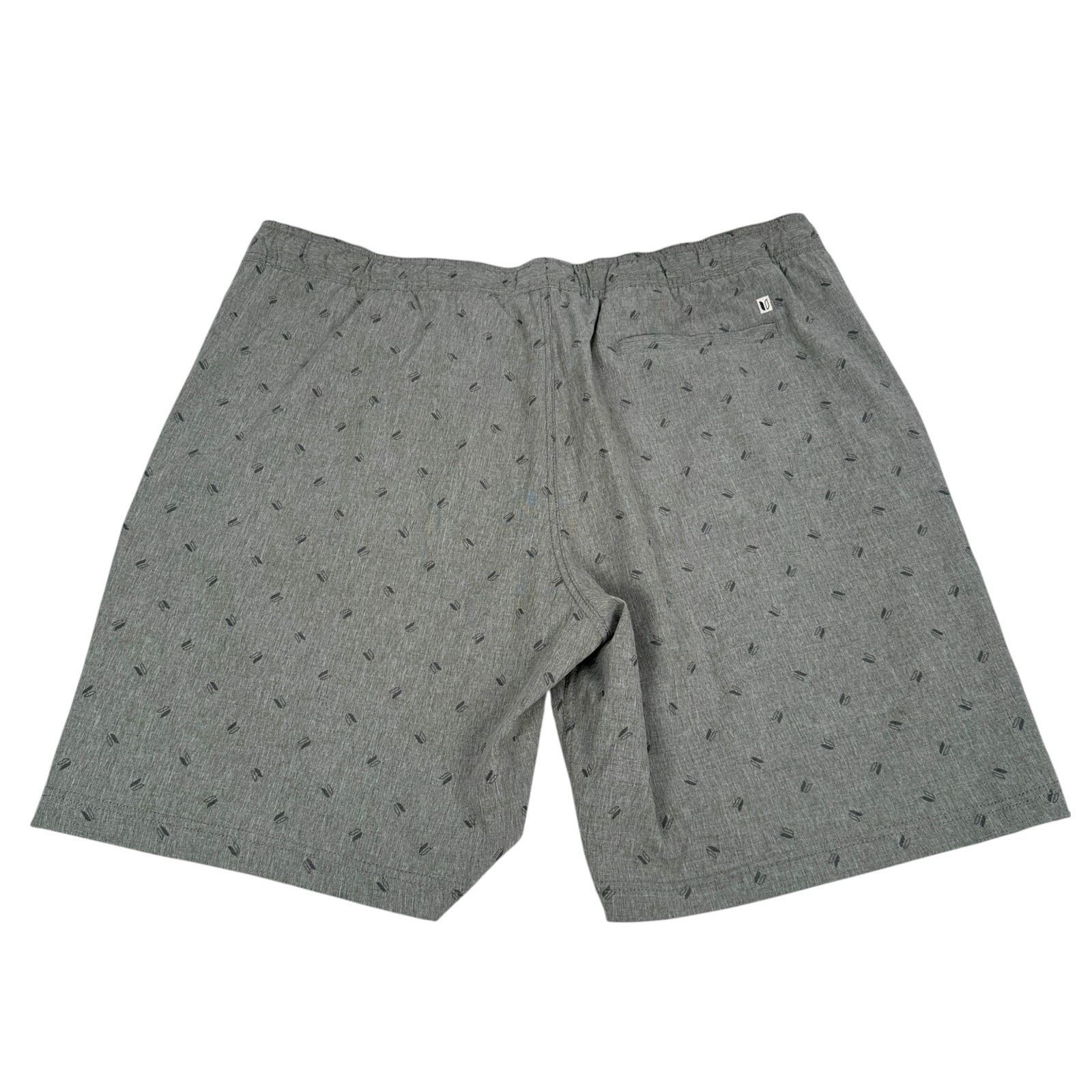 Other Linksoul Golf Shorts Men’s XXL Gray Logo Printed Drawstring Size US 40 / EU 56 - 2 Thumbnail