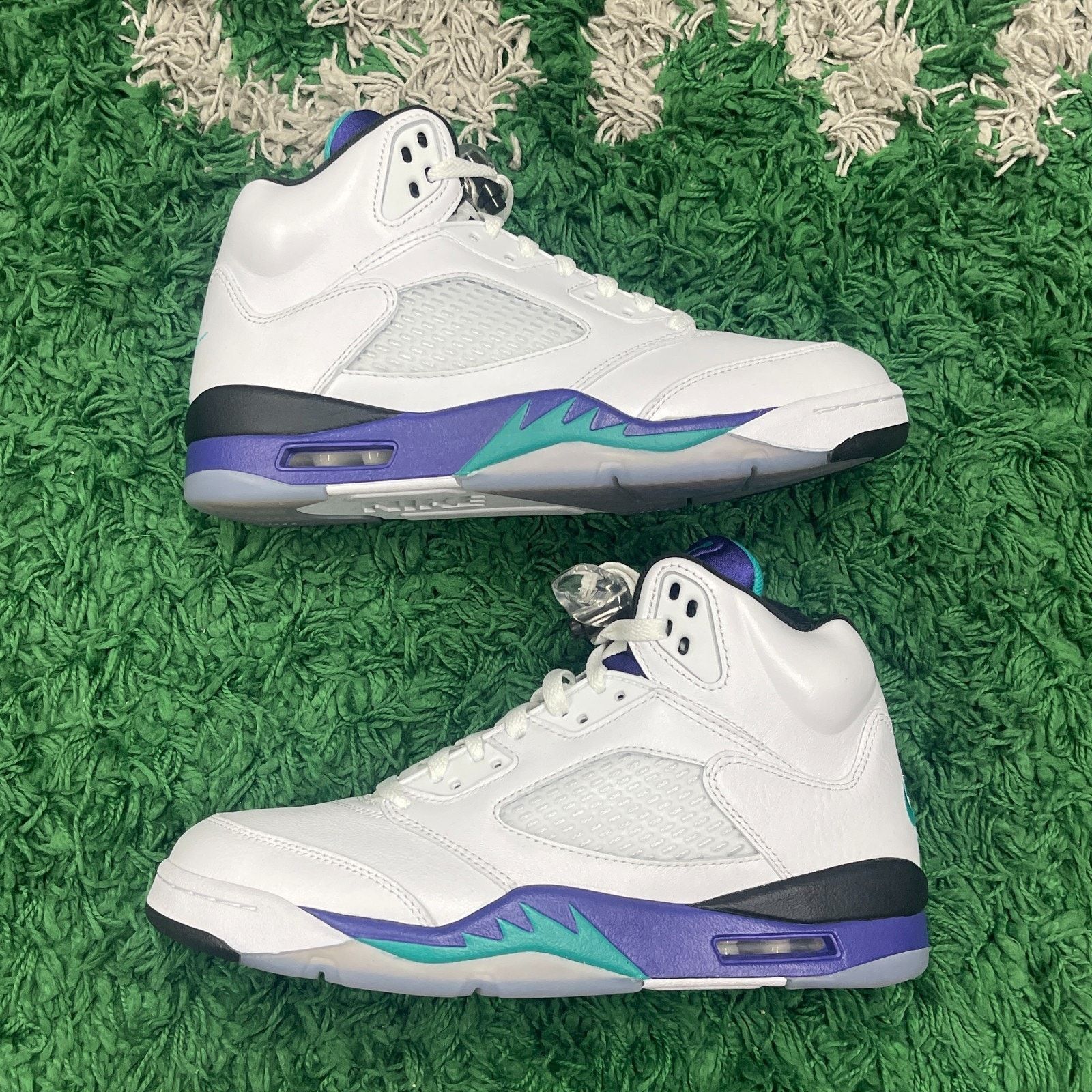 Jordan Brand Air Jordan 5 Retro 'Grape' 2025 Purple White Brand new Size US 9 / EU 42 - 1 Thumbnail
