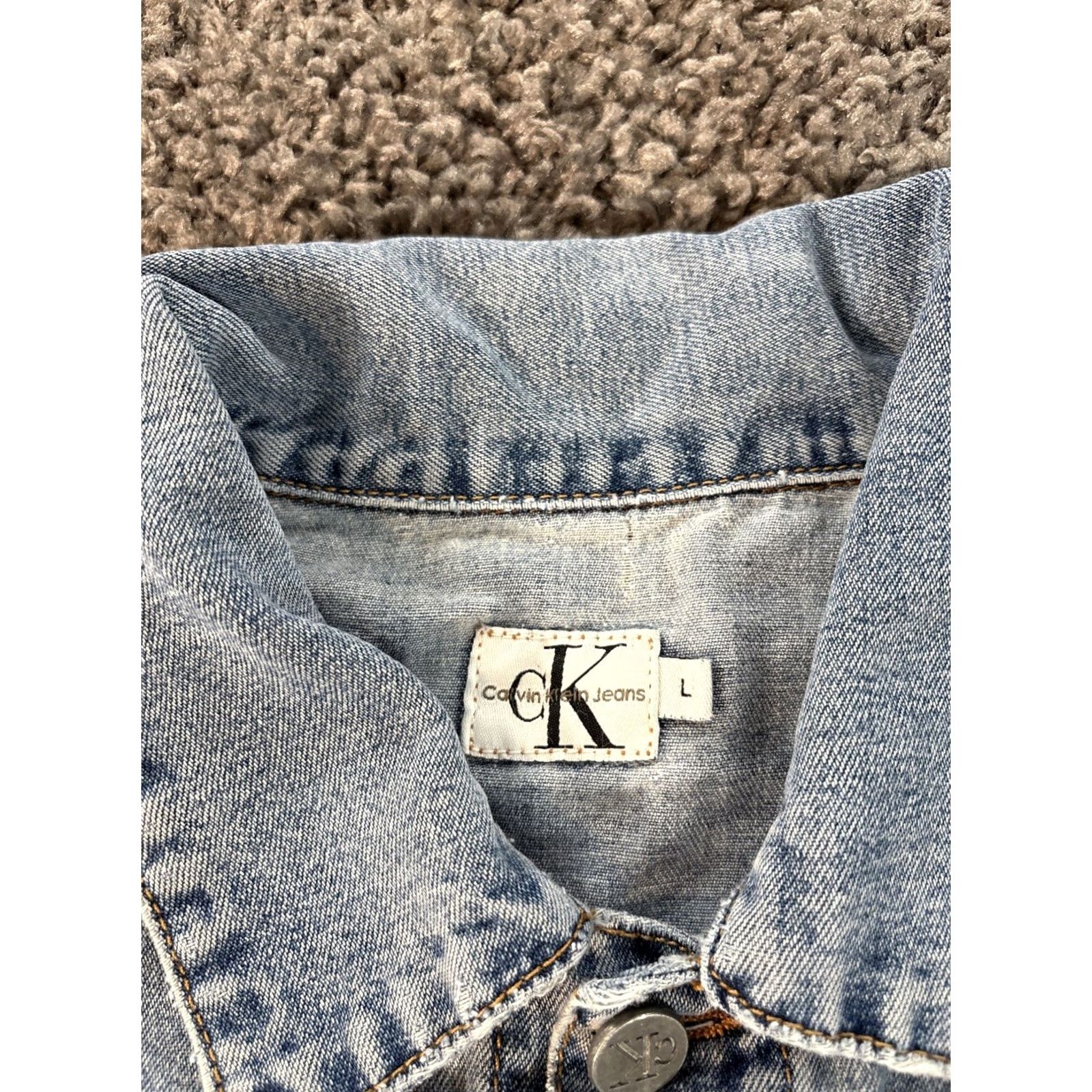 Calvin Klein VINTAGE Calvin Klein Denim Jacket Womens Large Patch Logo Light Wash Distressed Jacket Womens L Blue Logo USA Classic Men/Women? Size L / US 10 / IT 46 - 4 Thumbnail