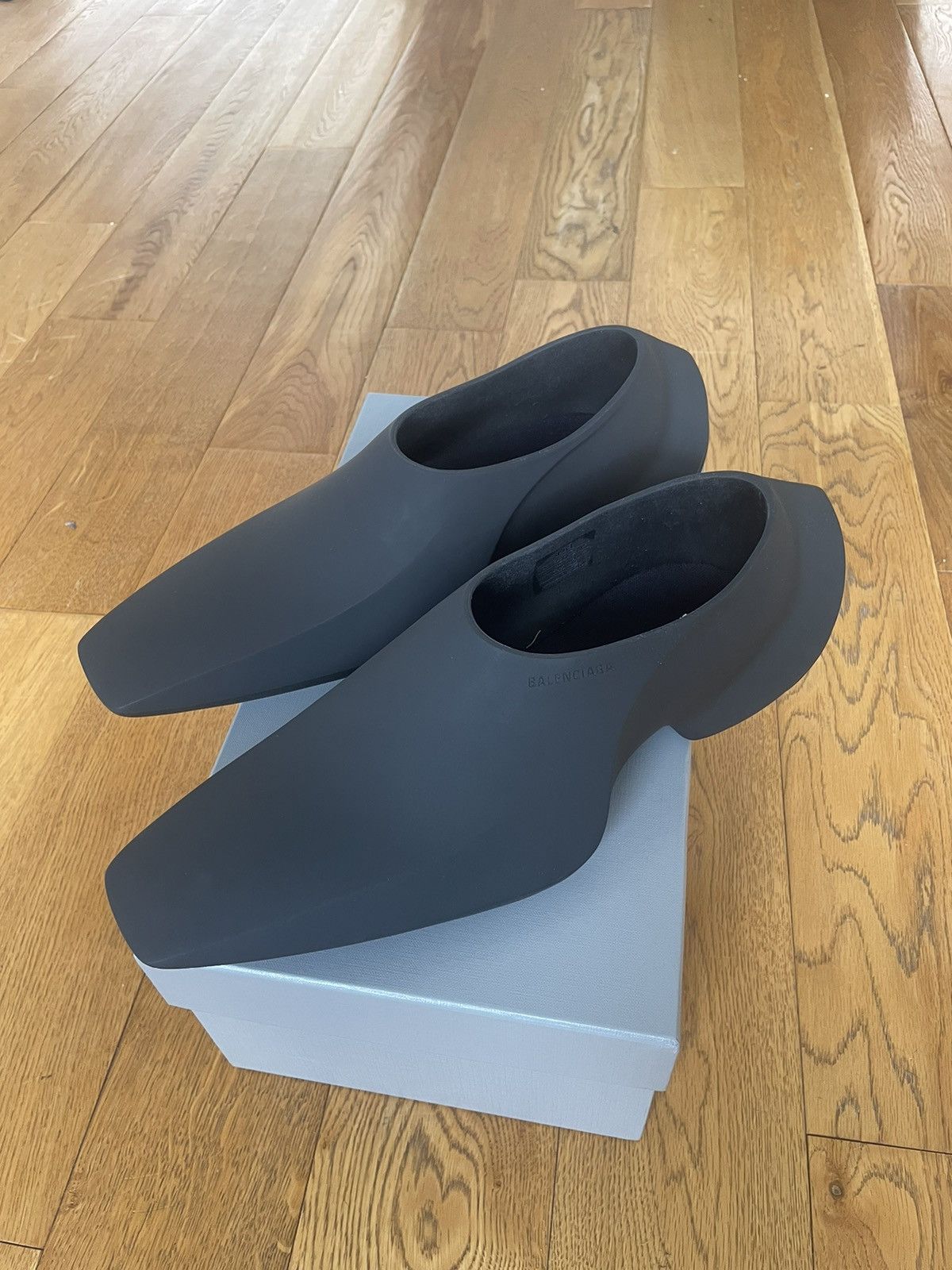 Balenciaga Never worn Matt Black Balenciaga Space shoes Size US 10 / EU 43 - 2 Thumbnail