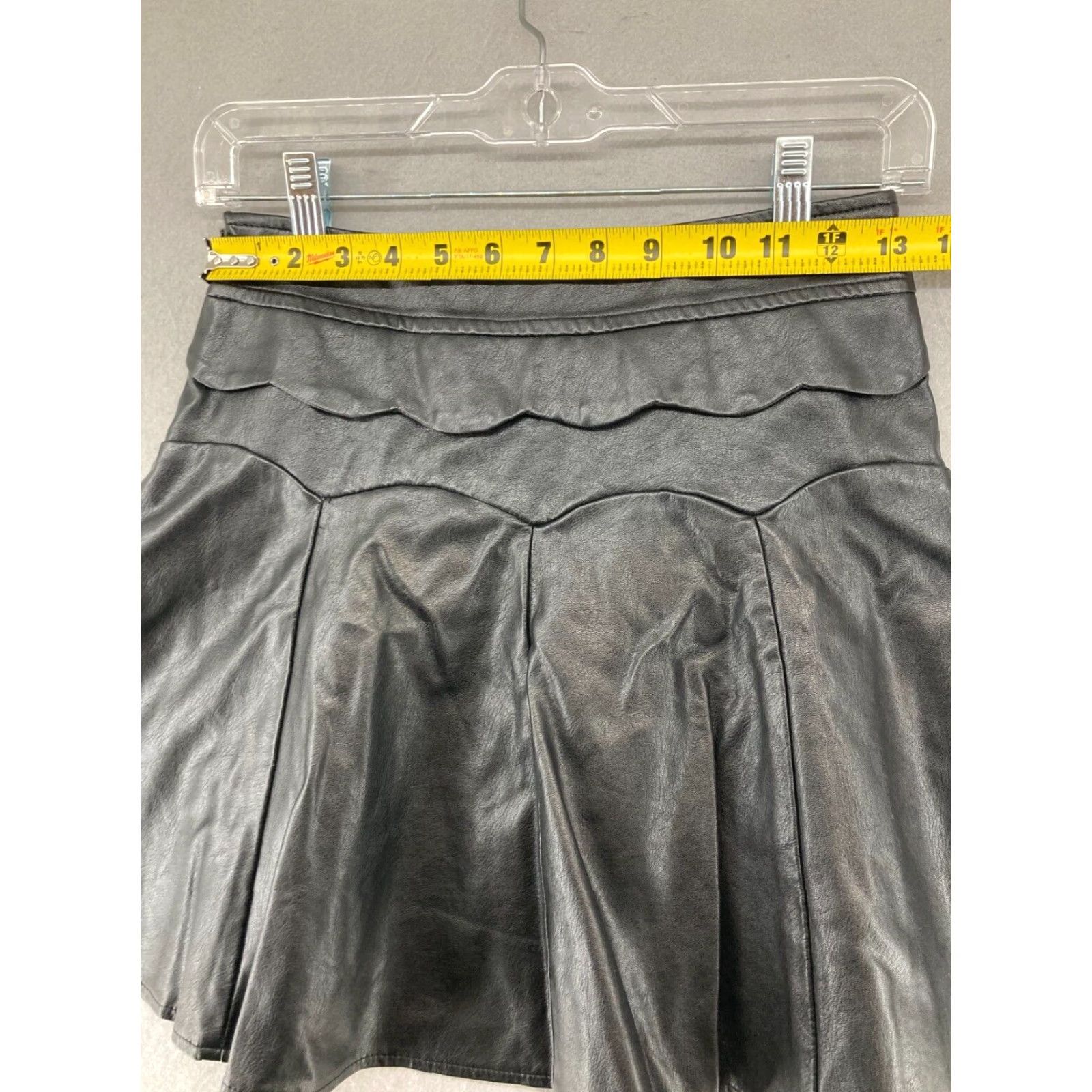 Vintage VINTAGE Leather Mini Skirt Womens Short High Waist Black Boho Festival Rock 2 Size 26" / US 2 / IT 38 - 2 Thumbnail