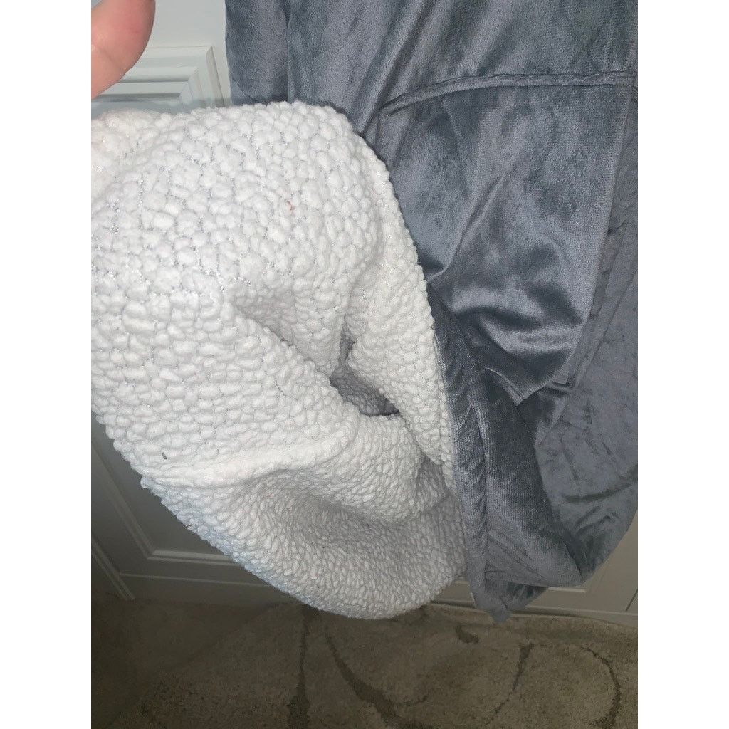 The Unbranded Brand Wearable Blanket Hoodie Unisex One Size Gray Sherpa Robe Size ONE SIZE - 4 Thumbnail