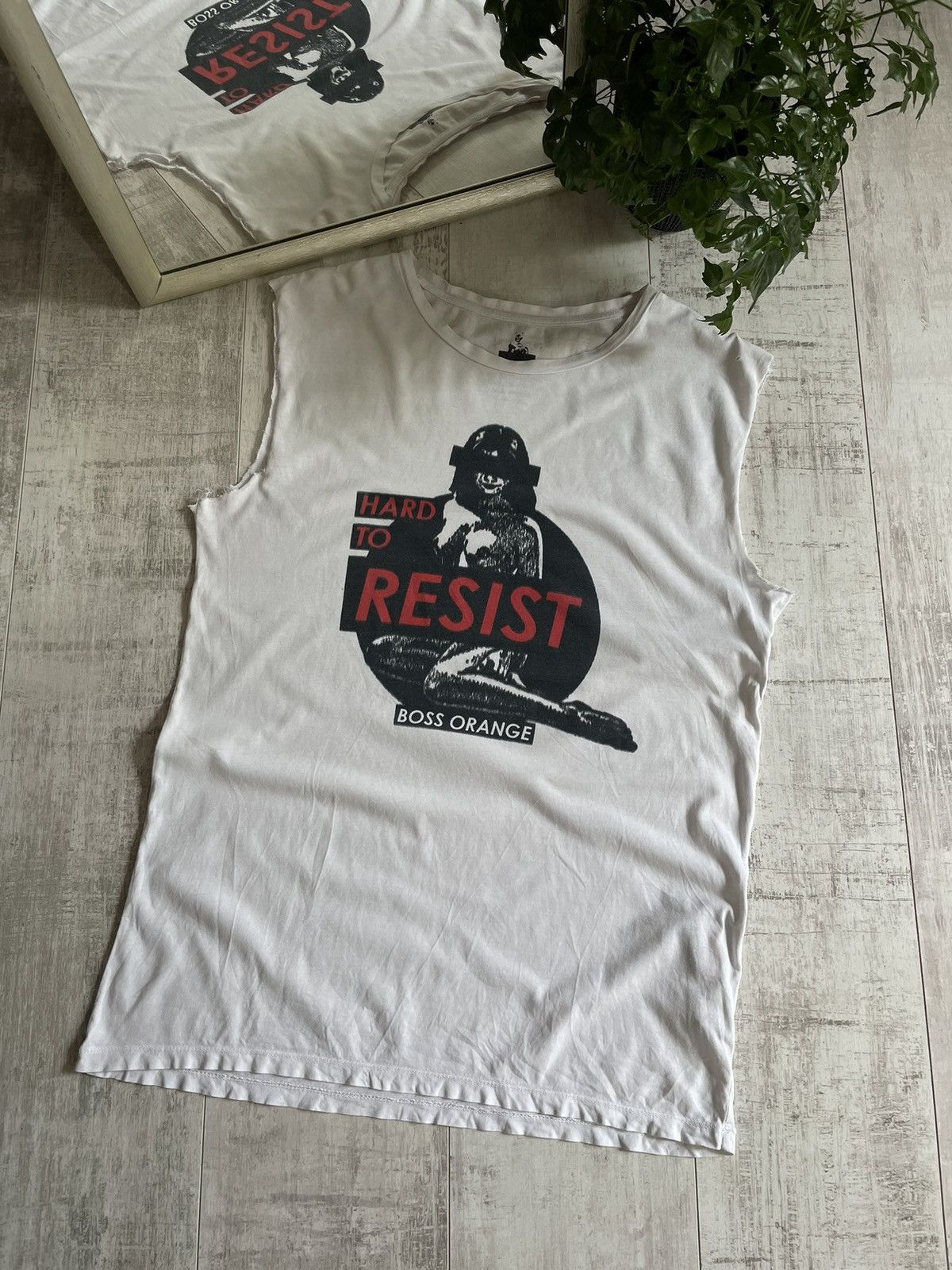 Hugo Boss × Vintage 💥RARE💥 Hugo Boss Orange T-Shirt Hard To Resist Artwork Size US L / EU 52-54 / 3 - 1 Thumbnail