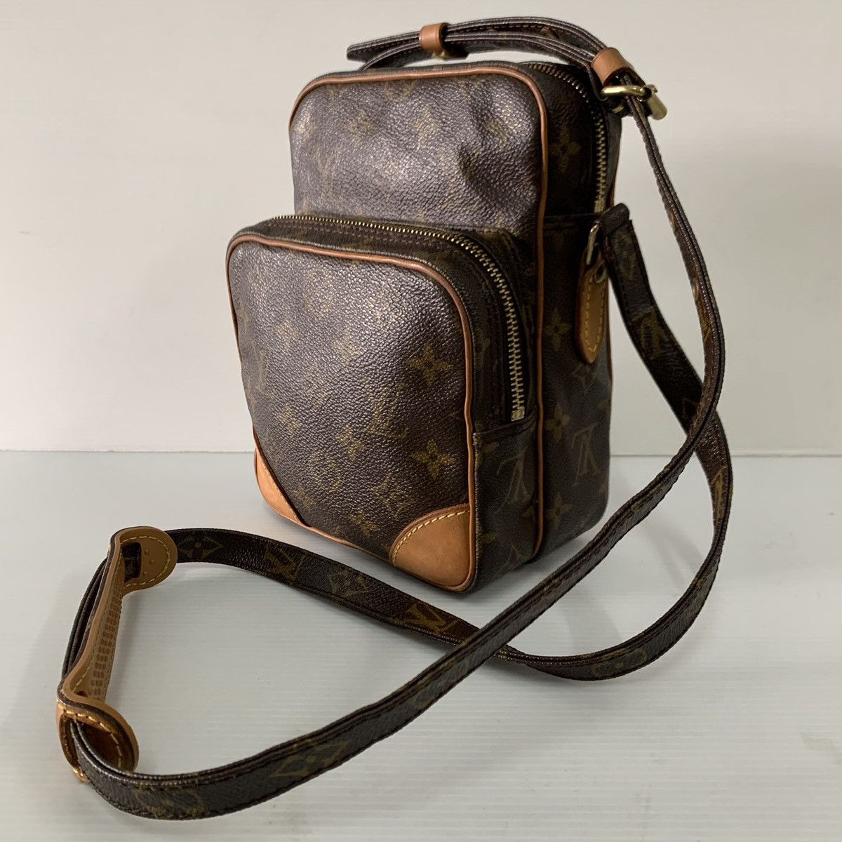 Louis Vuitton Louis Vuitton Amazon Monogram Slingbag Size ONE SIZE - 4 Thumbnail
