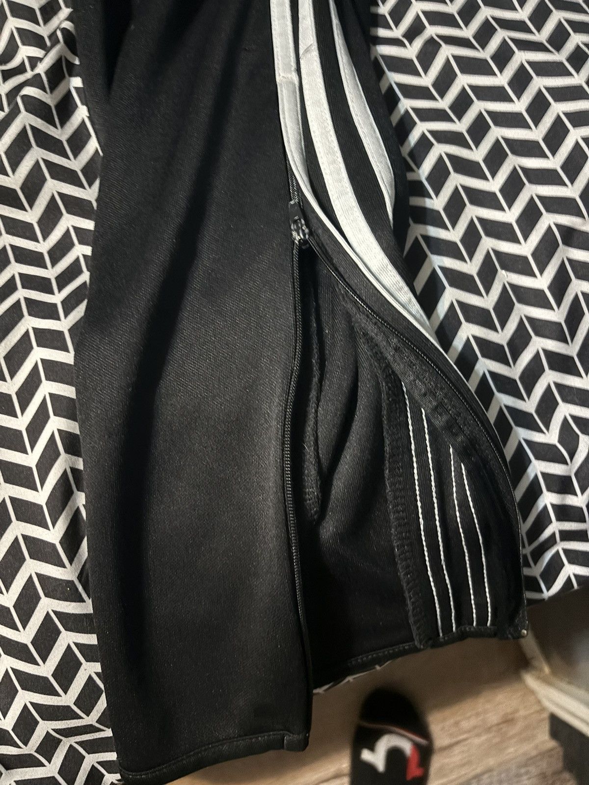 Adidas three stripe adidas zipper flare pants (good condition) Size US 30 / EU 46 - 3 Thumbnail