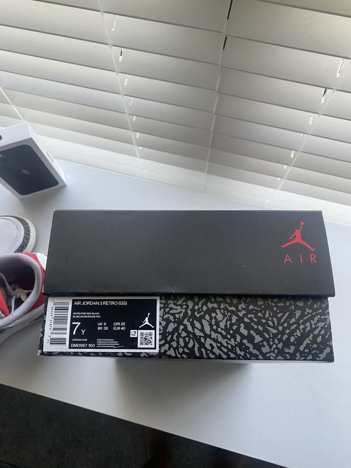 Jordan Brand × Nike (2022) Jordan 3 “Red Fire” Size US 7 / EU 40 - 8 Thumbnail