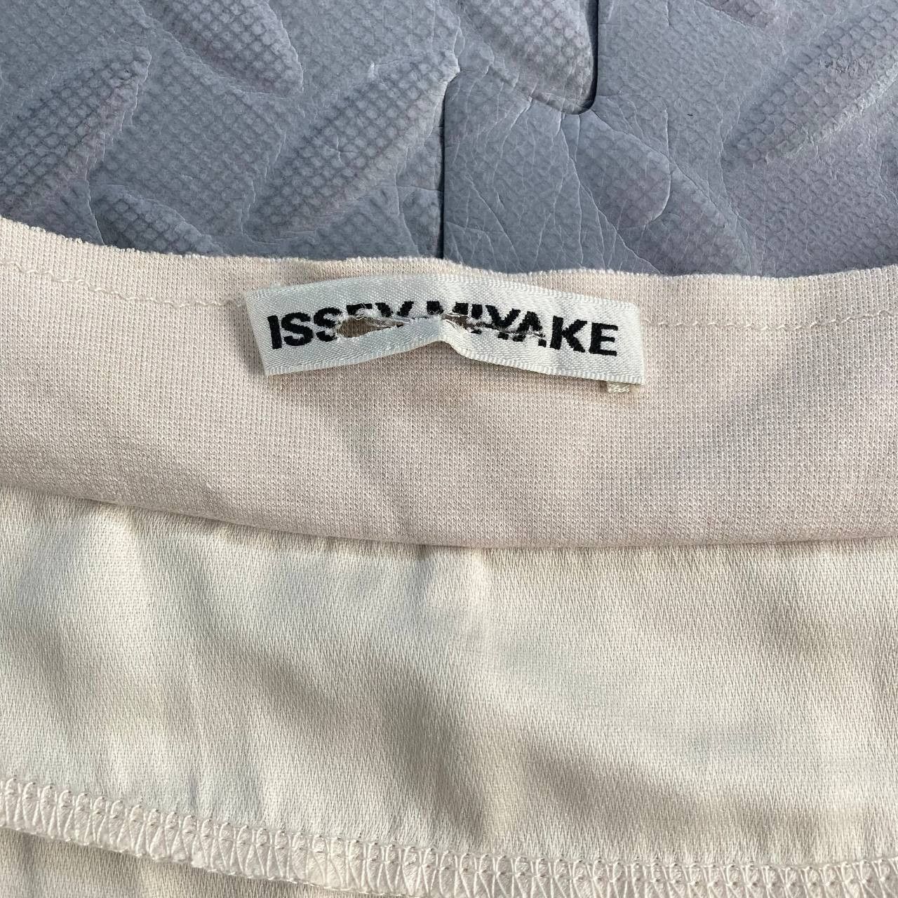 Issey Miyake 2010 Ready-To-Wear Fall Collection Piping Top Size S / US 4 / IT 40 - 13 Thumbnail