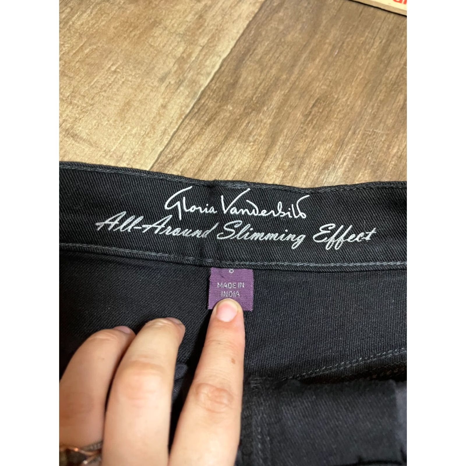 Gloria Vanderbilt Gloria Vanderbilt Capri Pants Womens Size 8 Capris Black Slimming All Around Slimming Size 30" / US 8 / IT 44 - 4 Thumbnail