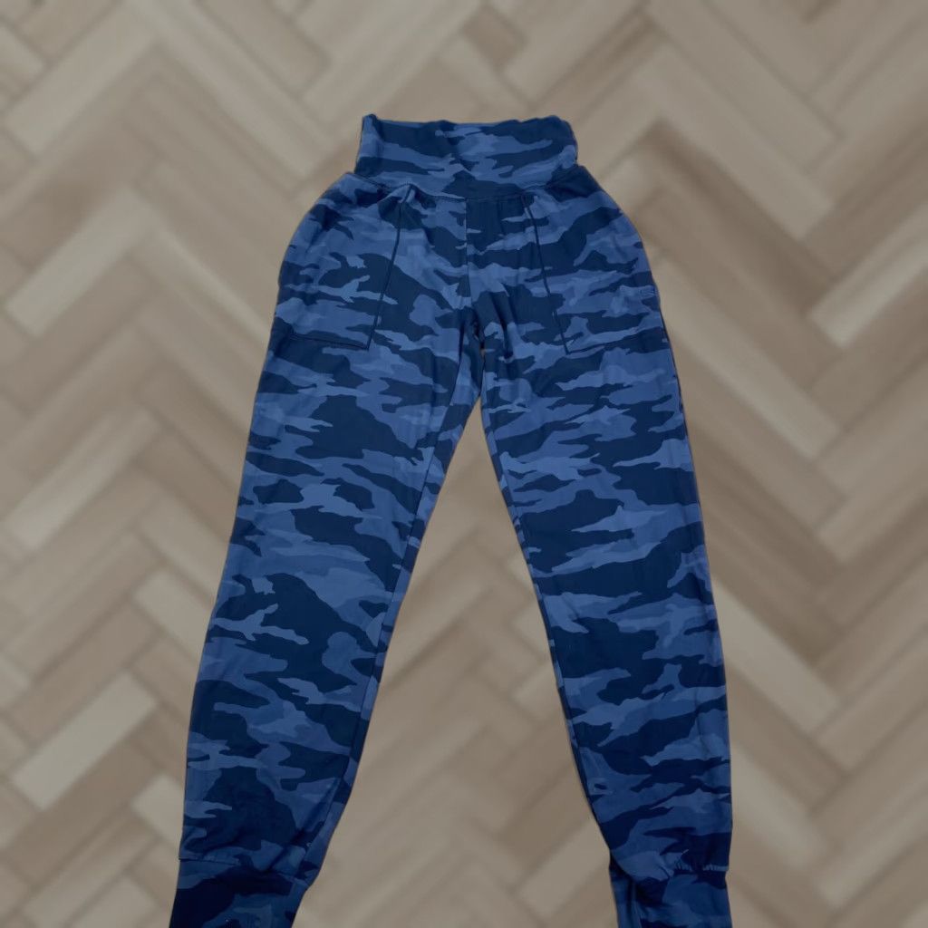 Athleta Athleta Salutation Camo Joggers Womens 2XS Black Activewear Casual Jogger Pants Womens Black 2XS 26.5in Inseam Size 24" / US 00 / IT 34 - 1 Thumbnail