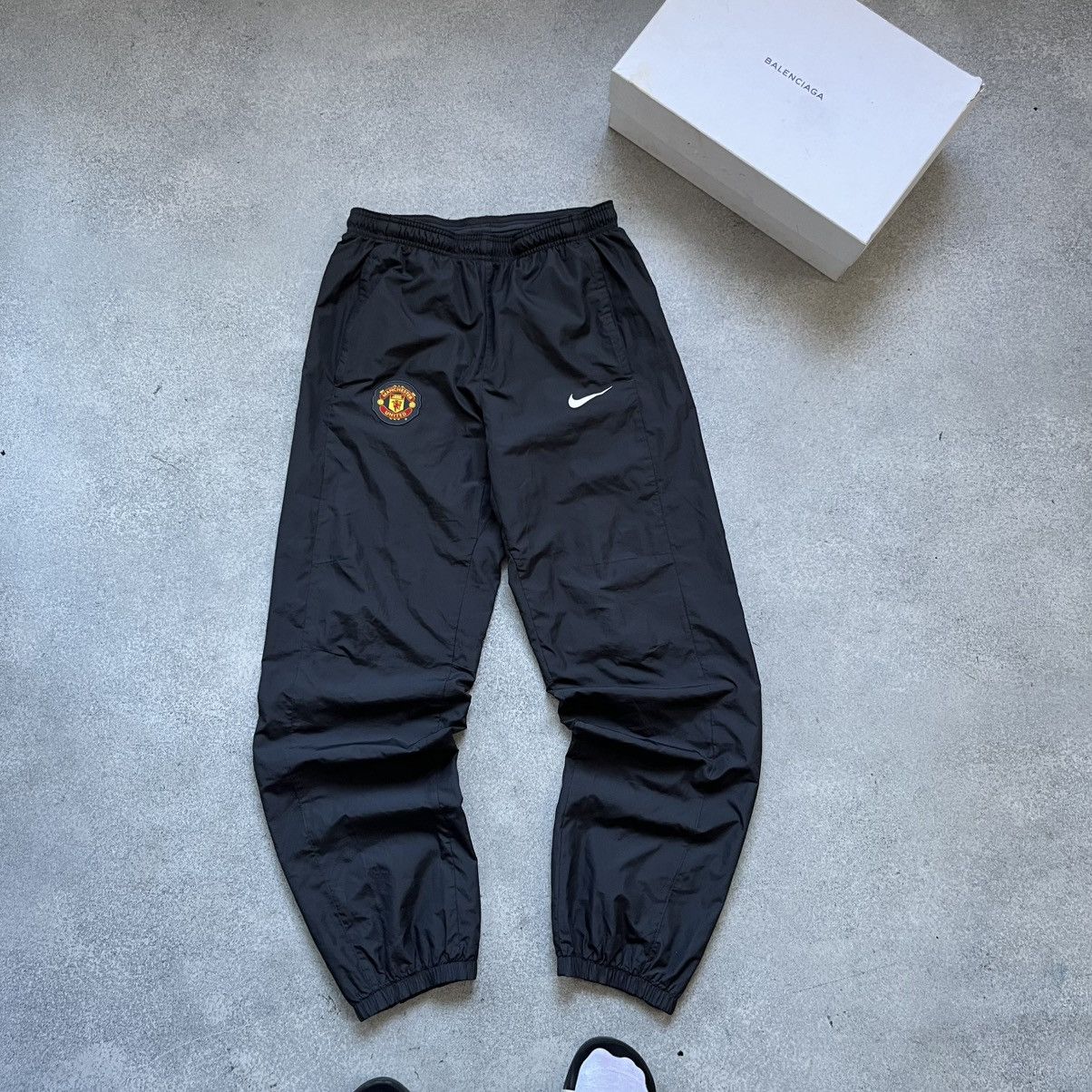 Nike Trackpants Nike Vintage Manchester United Drip Drill Style Size US 30 / EU 46 - 1 Thumbnail