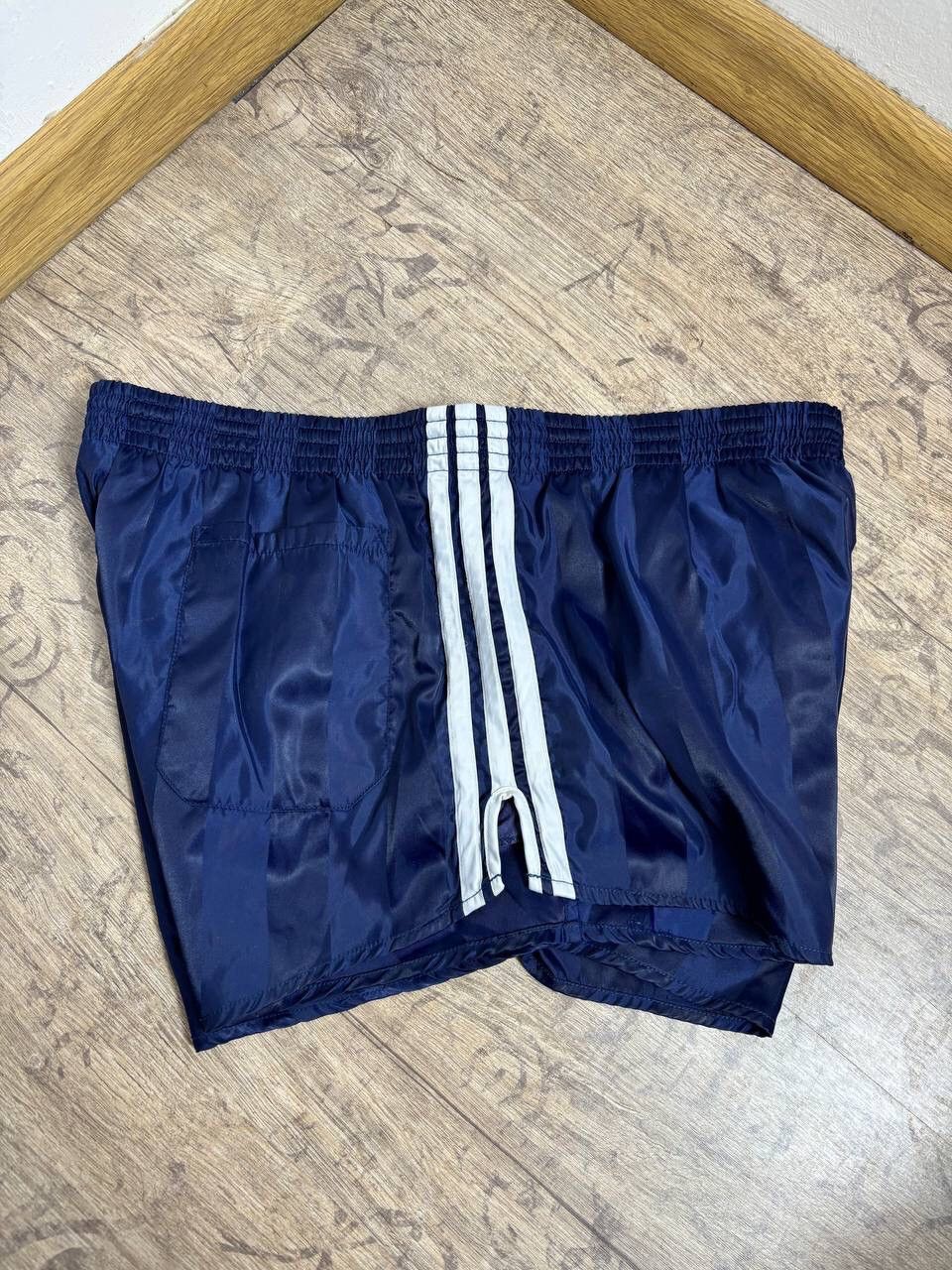 Adidas Vintage 90’s Adidas Jersey Nylon Shorts Run Athletic rare 34 Size US 34 / EU 50 - 2 Thumbnail