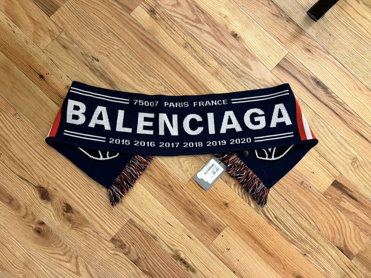 BNWT FW20 Balenciaga Soccer Scarf