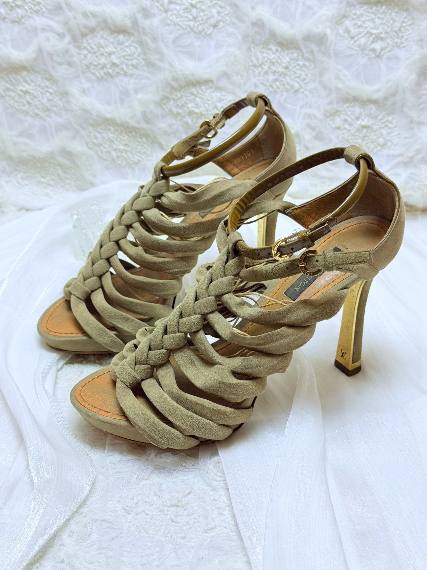 Louis Vuitton Louis Vuitton Suede Brown Sandals us_6 Women Size US 6 / IT 36 - 1 Thumbnail