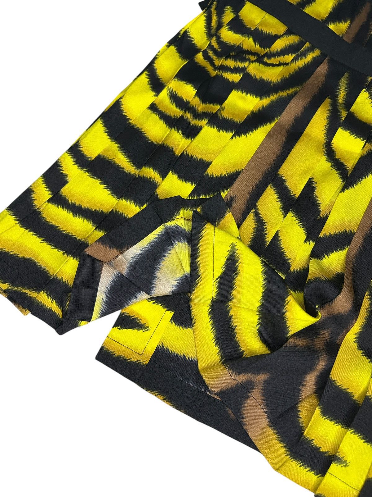 Versace F/W 04 Tiger Pleated Skirt Size 26" / US 2 / IT 38 - 13 Thumbnail