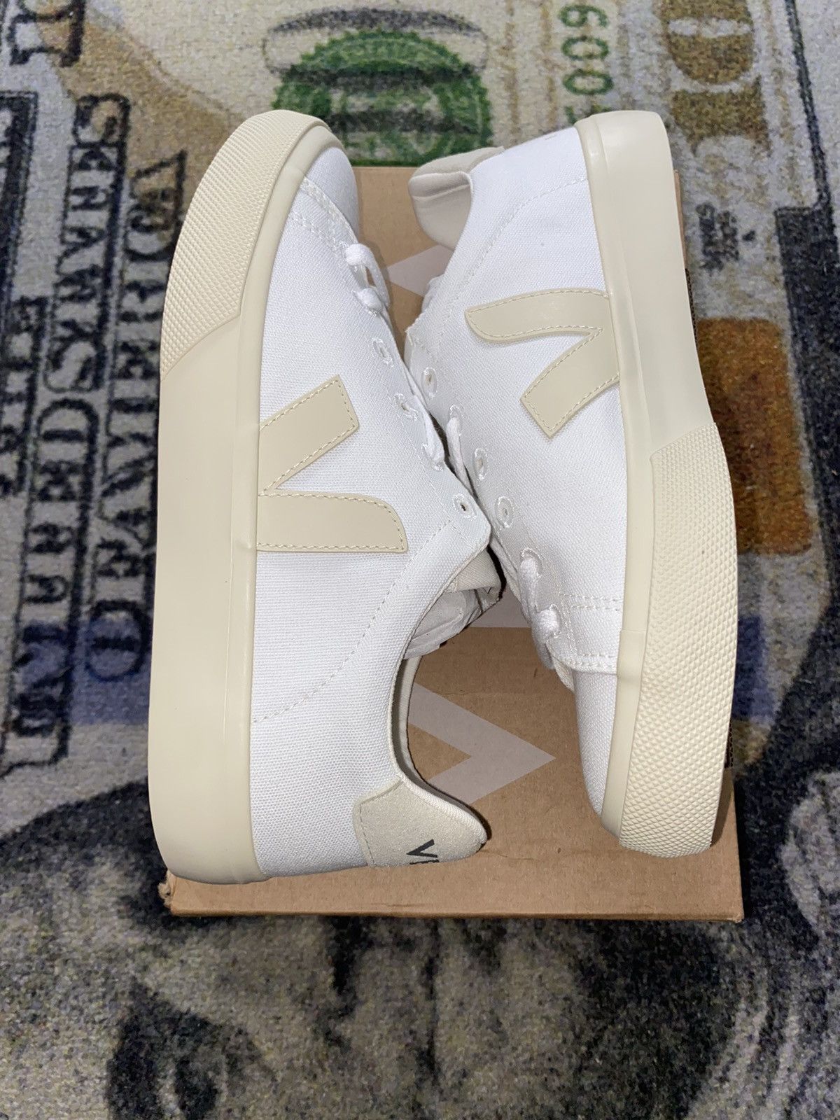 Veja VEJA V-12 Extra White Cream Size US 7 / IT 37 - 1 Thumbnail