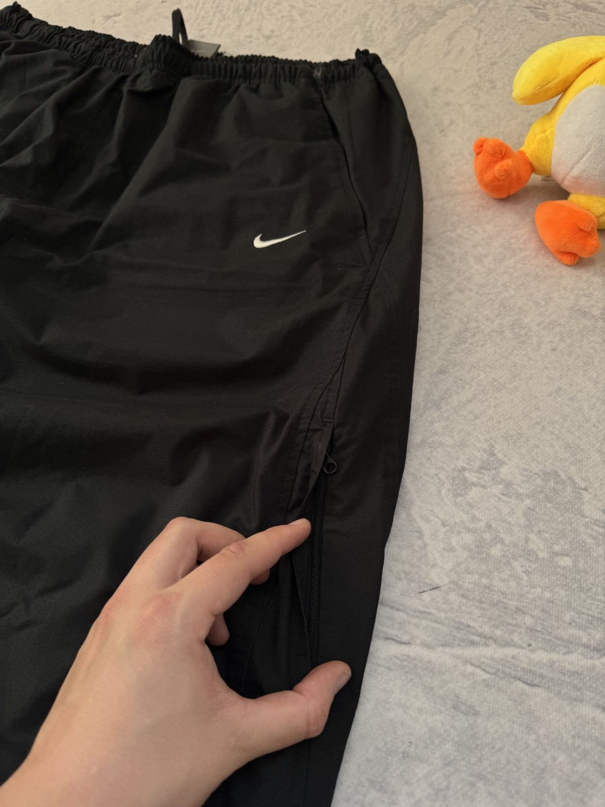 Nike × Vintage NIKE NYLON VINTAGE Y2K OVERSIZE BAGGY FIT PANTS SWEATPANTS Size US 34 / EU 50 - 4 Thumbnail