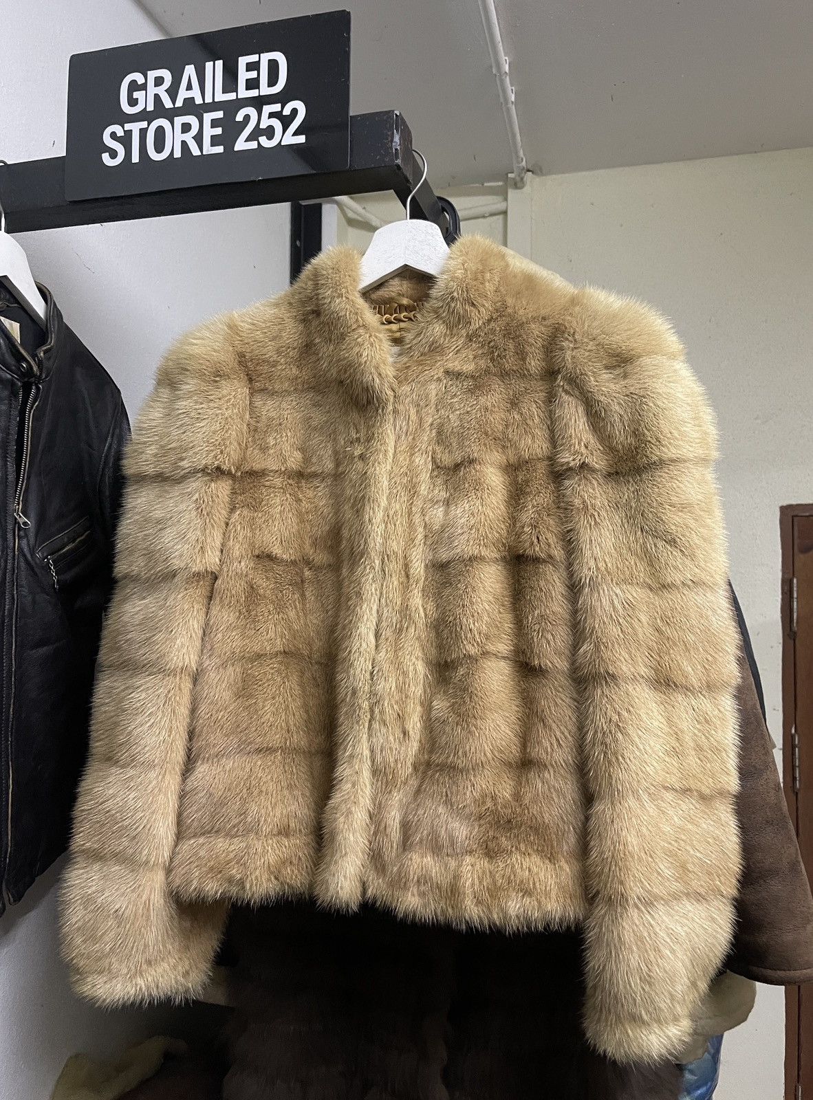 Sagafurs Vintage Emba Elegance Saga Fox Fur Jacket Size M / US 6-8 / IT 42-44 - 2 Thumbnail