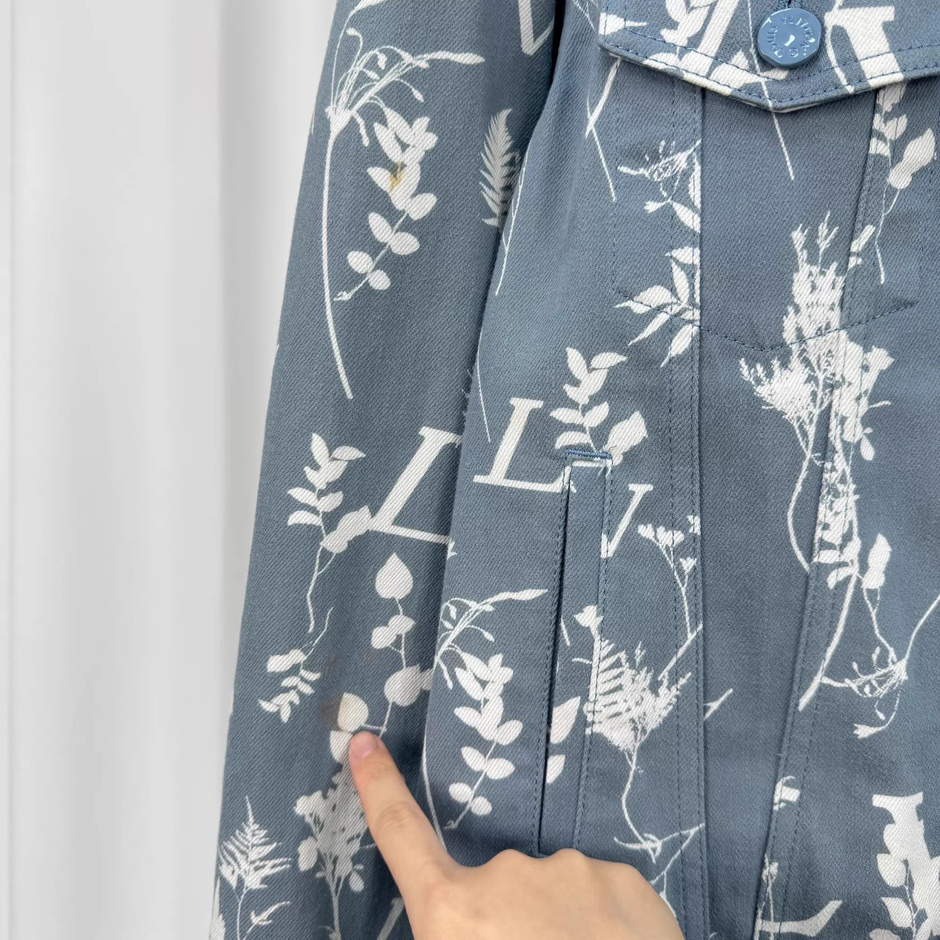 Louis Vuitton LV Wheat Ear AOP Denim Jacket 46 95 New with stains Size XL / US 12-14 / IT 48-50 - 4 Thumbnail