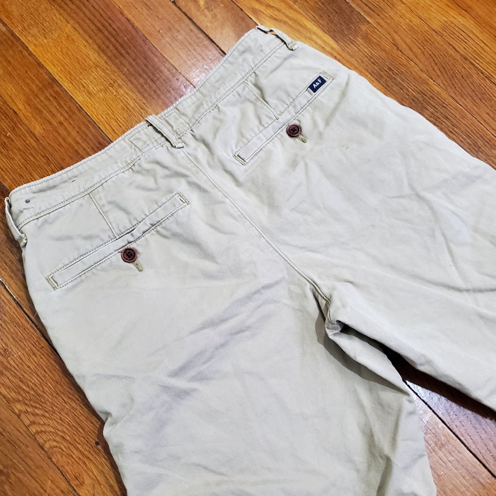 Abercrombie & Fitch Abercrombie & Fitch Shorts Mens 28 Beige Chino Flat Front 10 Inch Inseam Casual Size US 28 / EU 44 - 2 Thumbnail