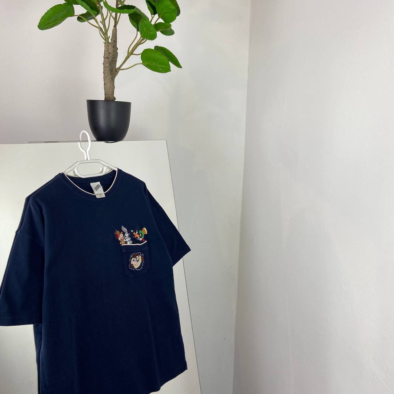 Warner Bros 1999 Vintage Looney Tunes Taz Bags Bunny Duffy Duck T-Shirt Size US L / EU 52-54 / 3 - 1 Thumbnail