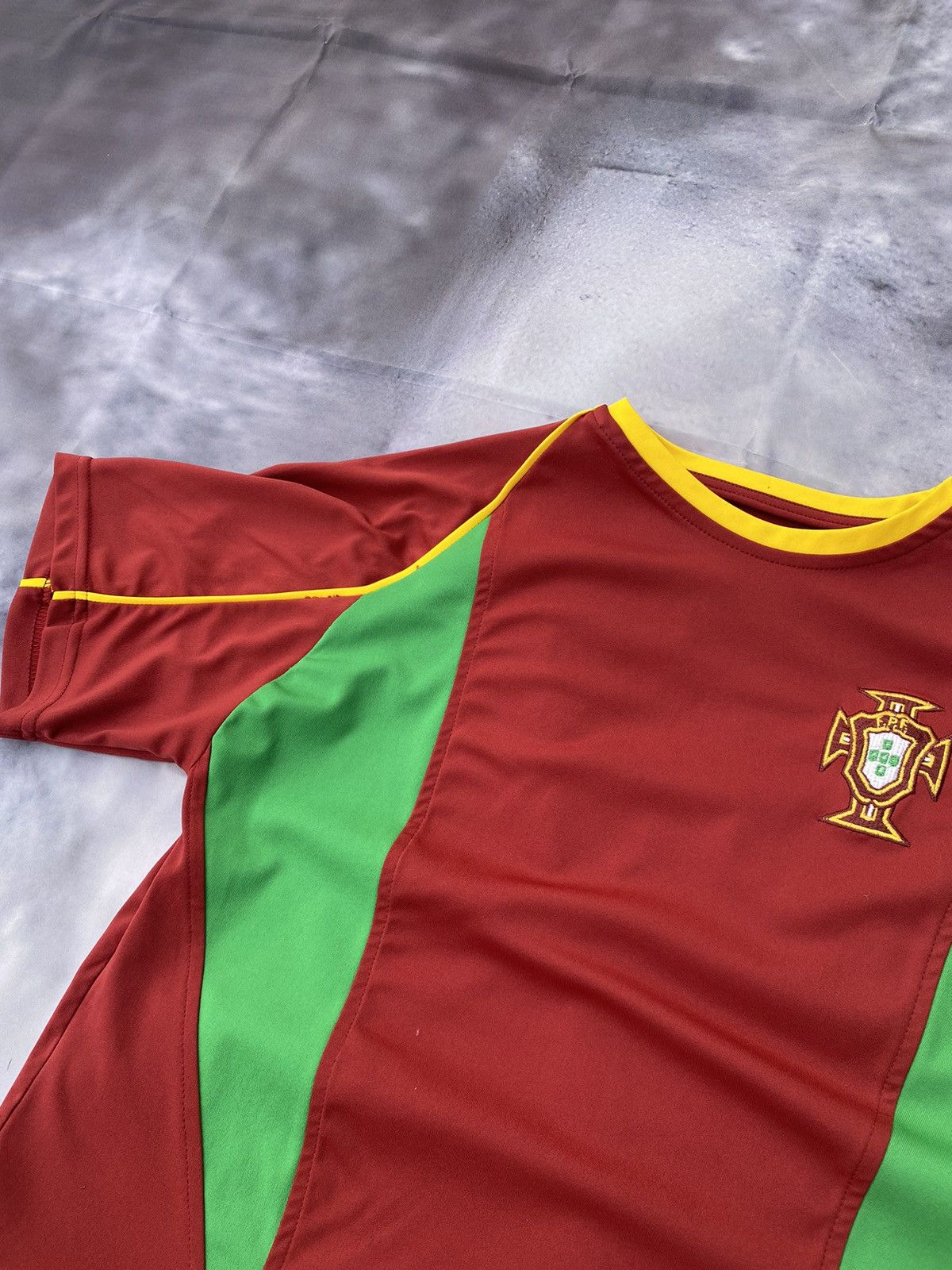 Vintage Vintage Portugal 2002-04 Home Football Soccer Jersey Figo #7 Size US M / EU 48-50 / 2 - 8 Thumbnail
