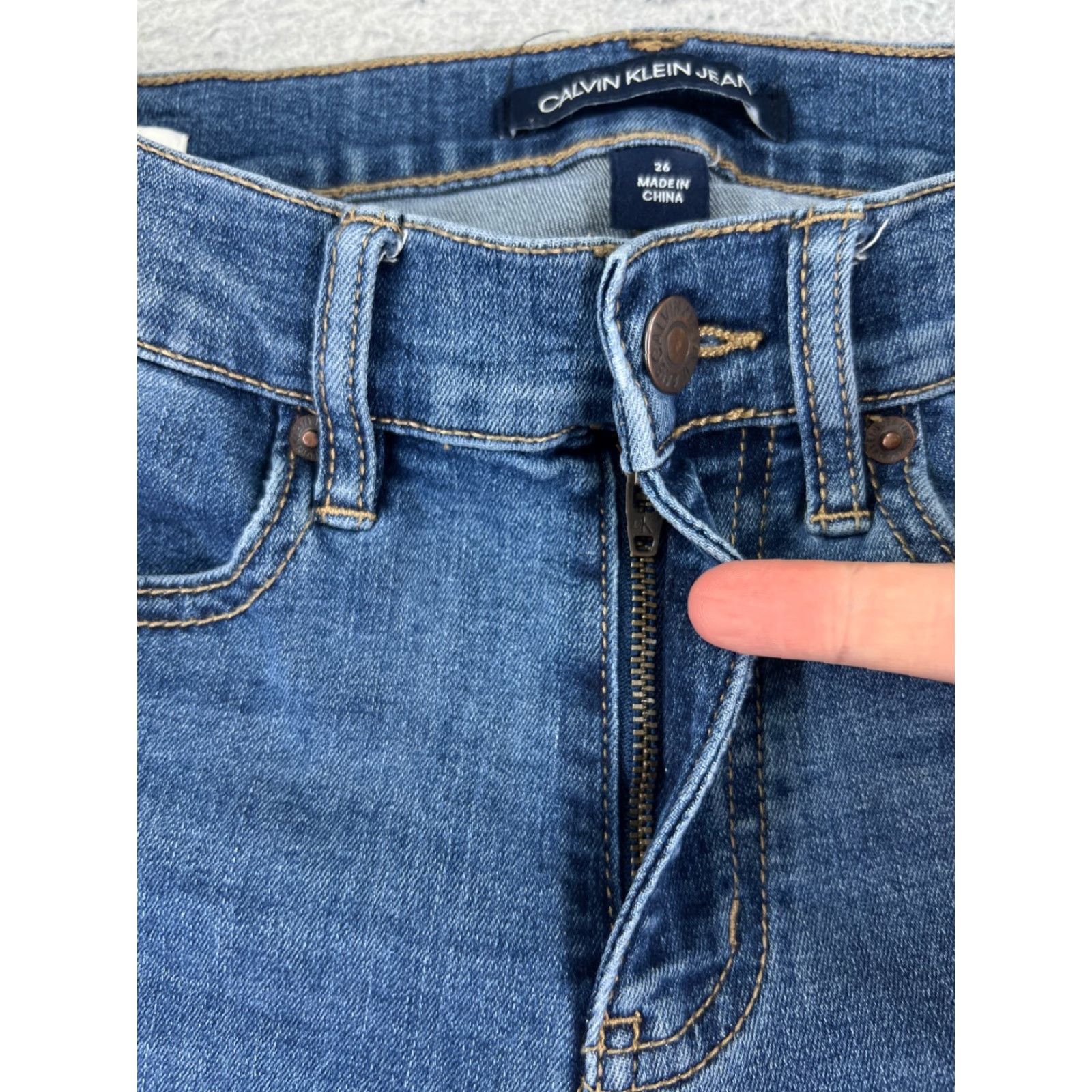 Calvin Klein Calvin Klein Shorts Womens Blue Denim Mid Rise 25x9 Cut-Off 26 Cotton Stretch Casual Beach 90s Womens Size 26" / US 2 / IT 38 - 6 Thumbnail
