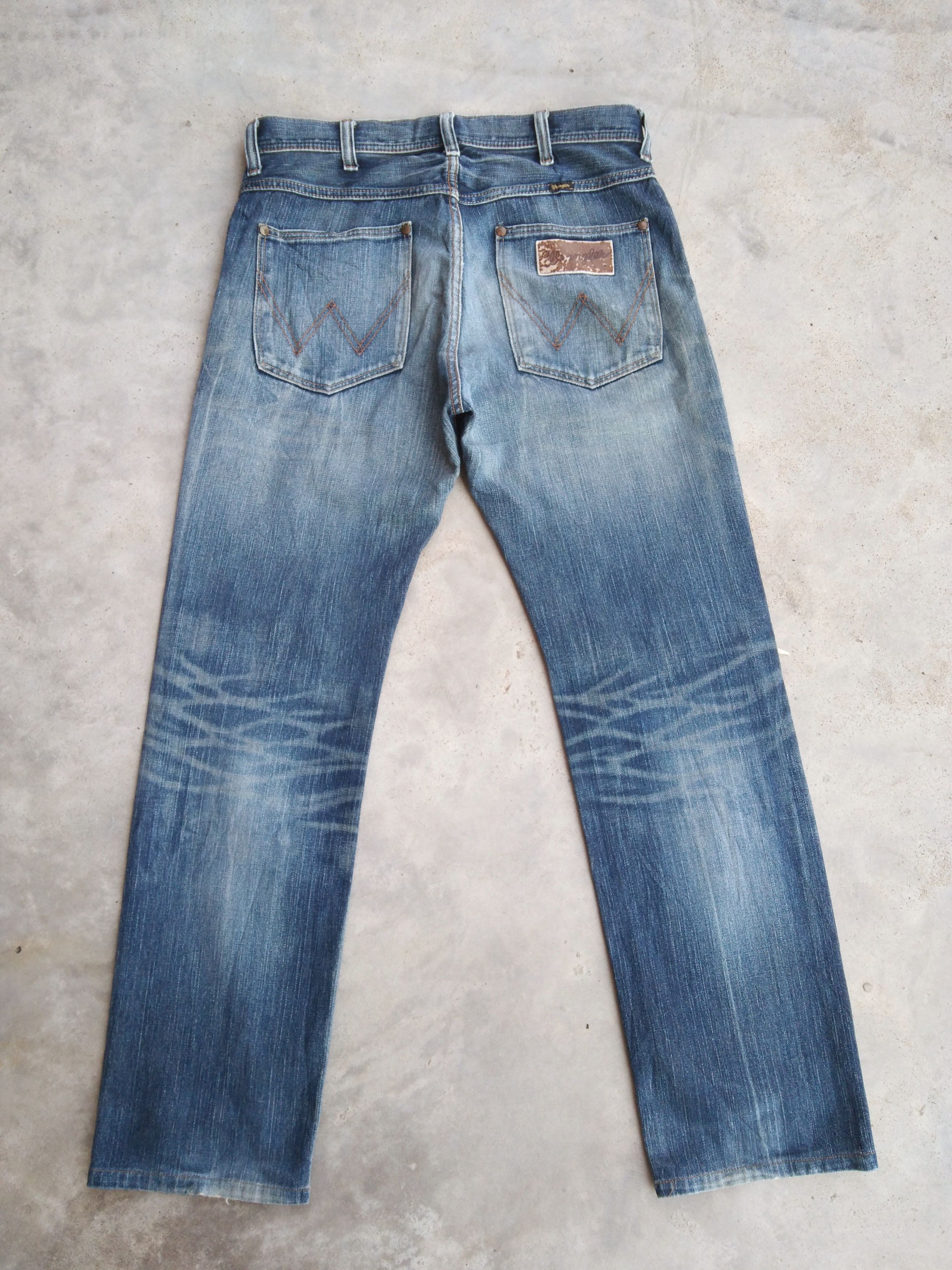 Japanese Brand Vintage Faded Blue Wash Wrangler Distressed Jeans 32x31 Size US 32 / EU 48 - 2 Thumbnail