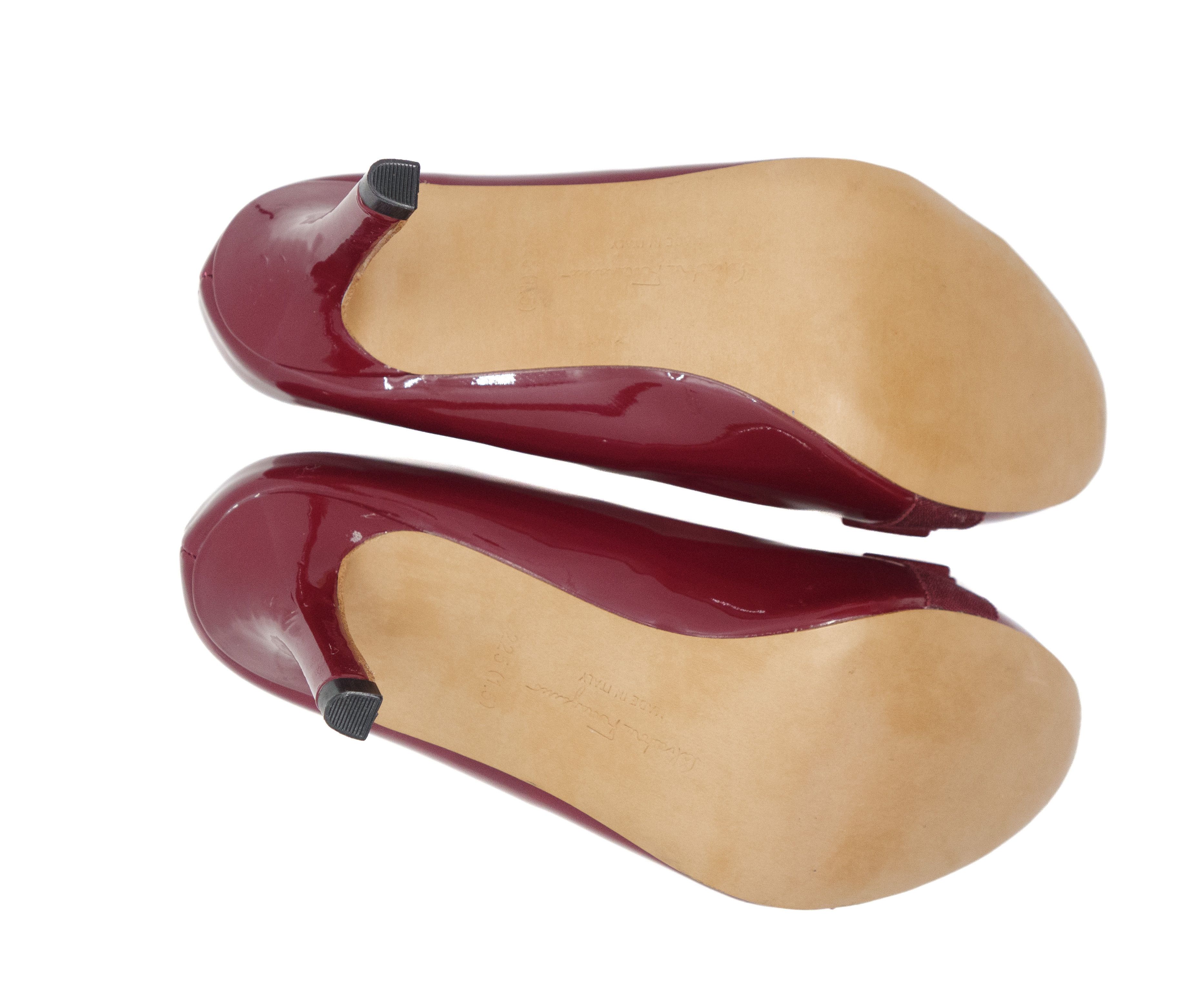 Salvatore Ferragamo 00s Carla 70 Patent Leather Vara Bow Pumps Size US 5 / IT 35 - 8 Thumbnail