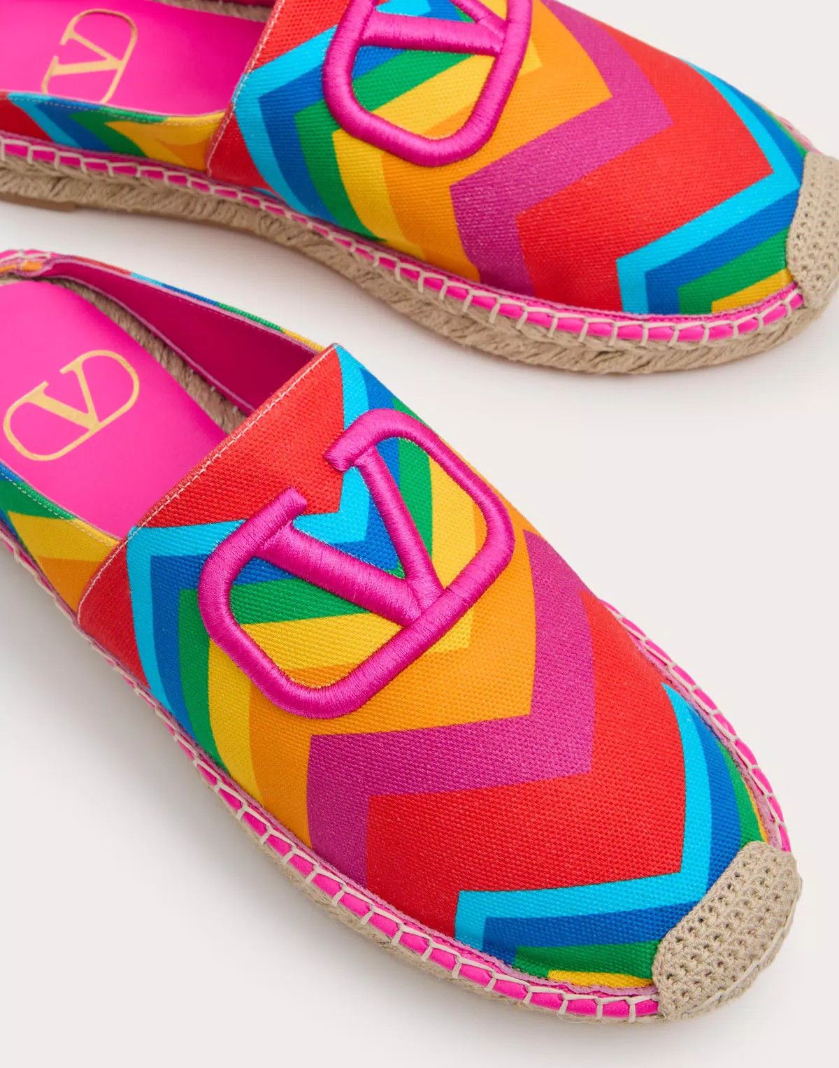 o1s1wg110625 Escape Mule in Canvas in Multicolor