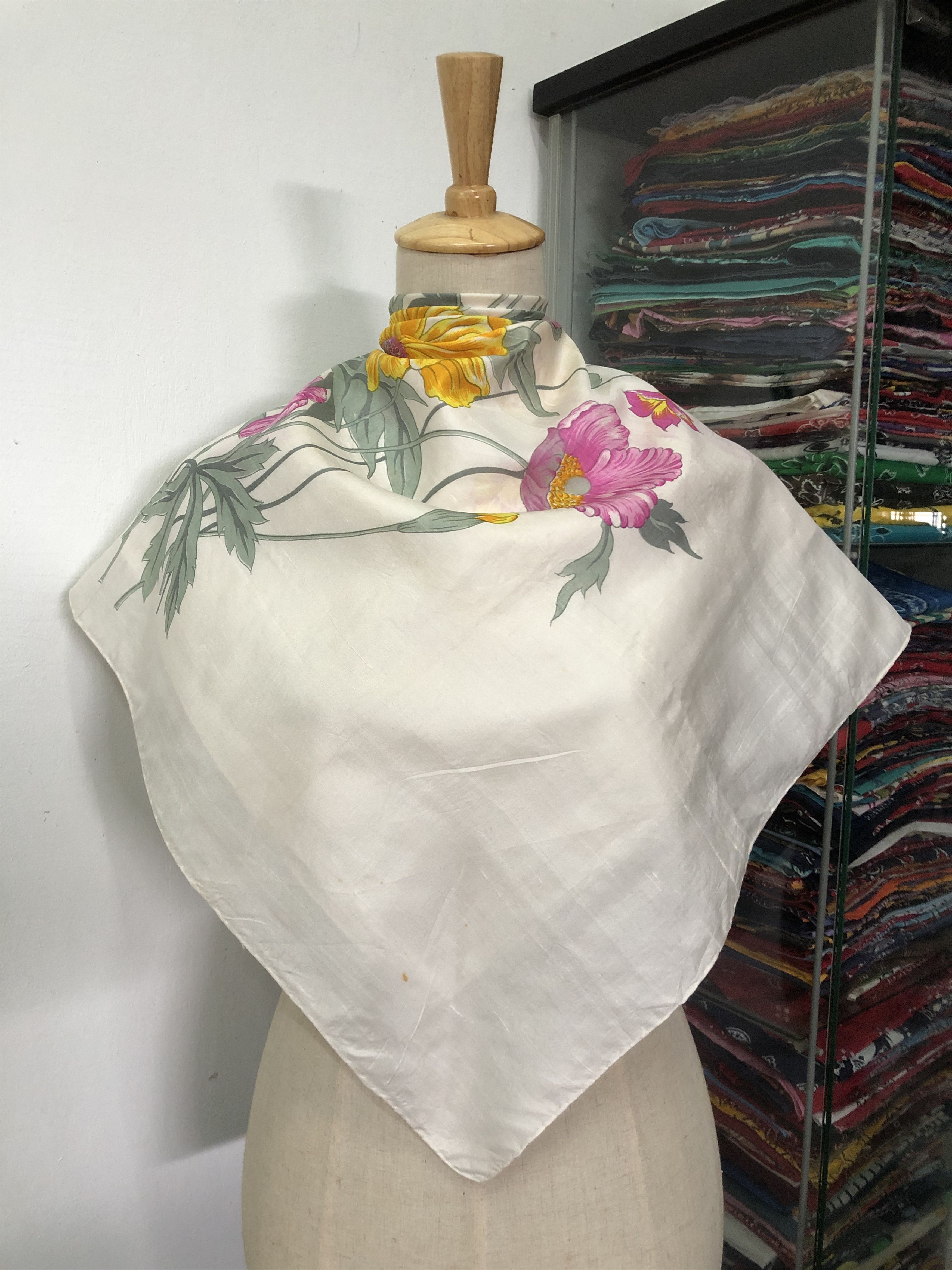 Vintage Vintage Silk Scarf Size ONE SIZE - 1 Thumbnail