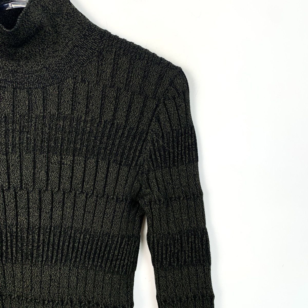Burberry Burberry Block Turtleneck m Long Sleeve Knit Sweater K26WX Size XS / US 0-2 / IT 36-38 - 3 Thumbnail
