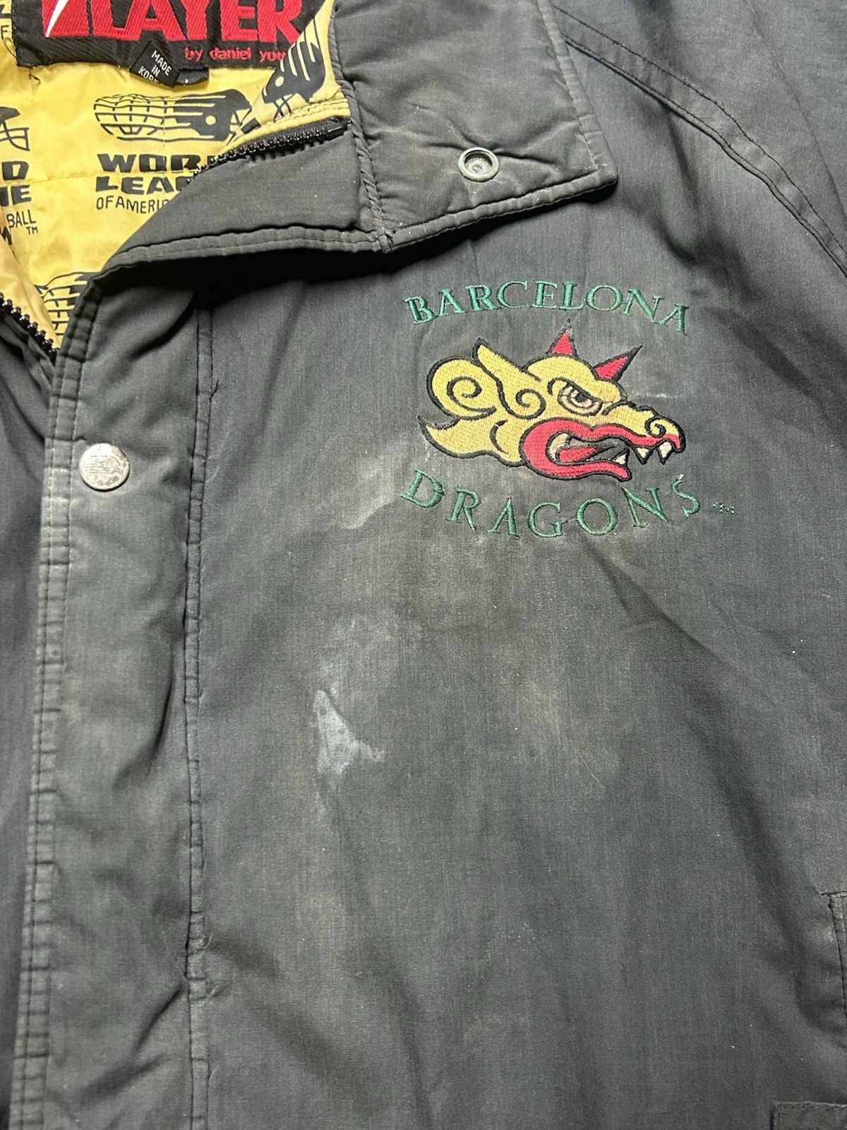 Vintage VTG pro player puffer jacket Barcelona dragons distressed L Size US L / EU 52-54 / 3 - 5 Thumbnail