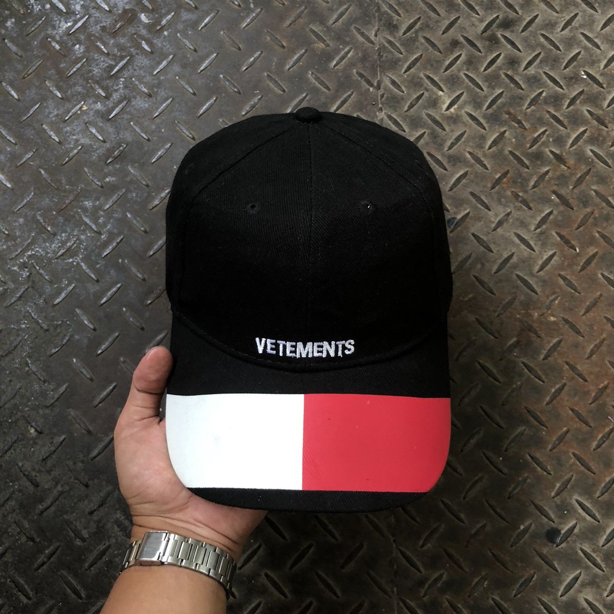Tommy Hilfiger × Vetements Vetements x Tommy Hilfiger Embroidery Dad Cap Size ONE SIZE - 2 Thumbnail