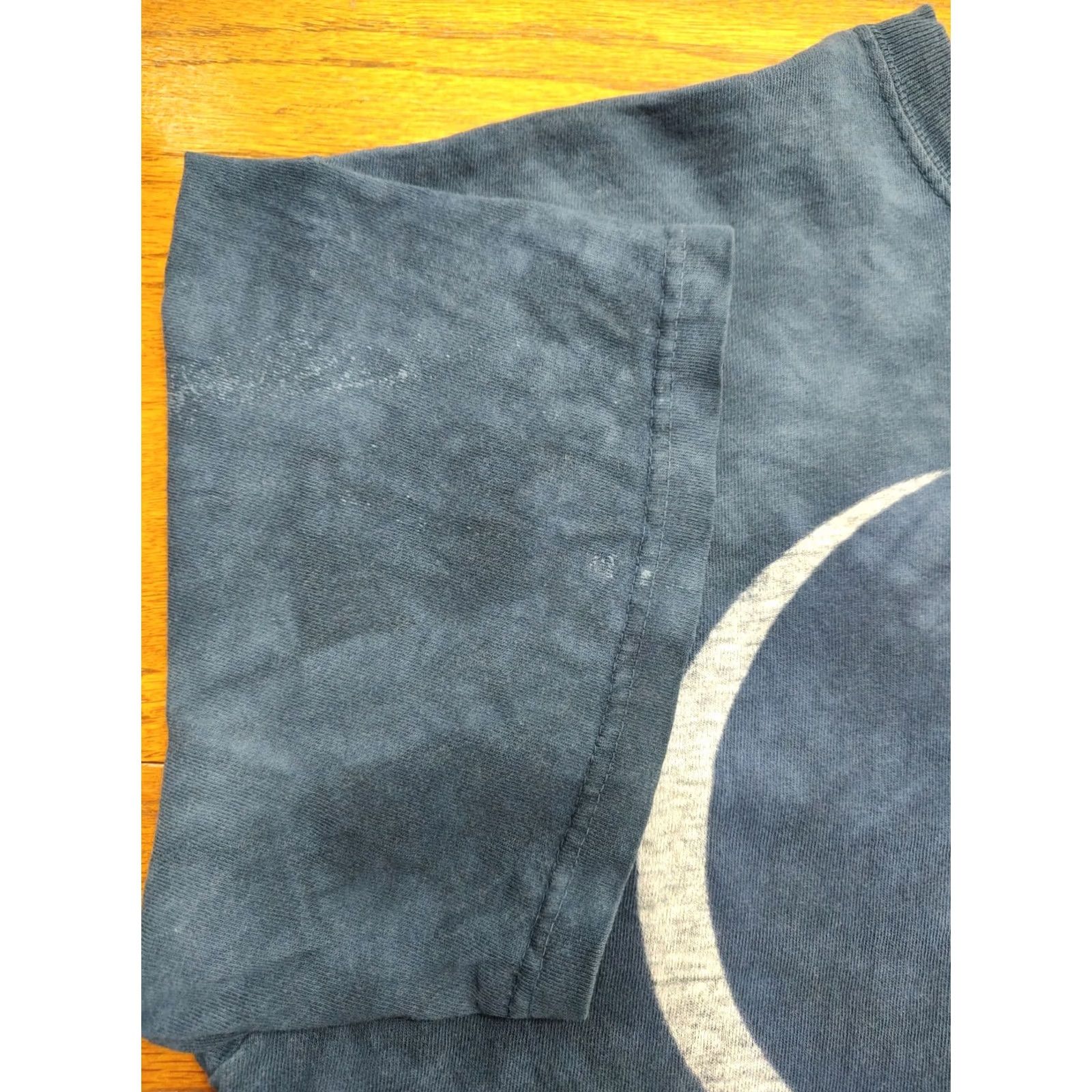 The Mountain VINTAGE The Mountain T Shirt Blue Lion Moon Mens Large USA Made Distressed Size US L / EU 52-54 / 3 - 3 Thumbnail