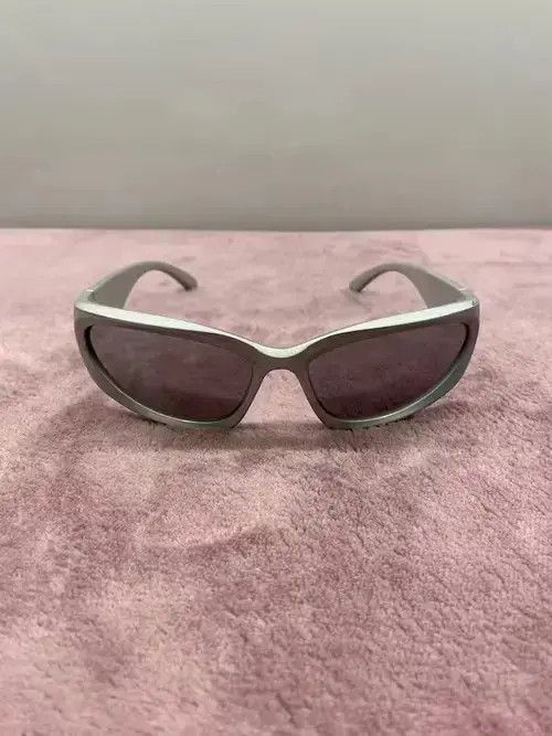 VIBE Vintage Silver Chrome Y2K glasses Sunglasses cyber rave punk Size ONE SIZE - 3 Thumbnail