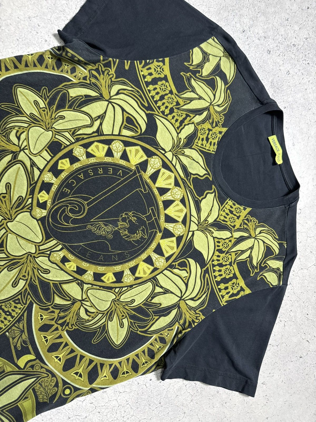 Versace Versace Jeans Vintage T-Shirt Big Logo Luxury Size US L / EU 52-54 / 3 - 5 Thumbnail