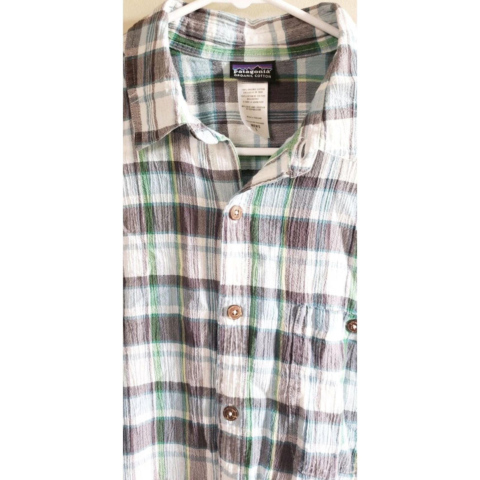 Patagonia Patagonia Button Up Shirt Mens L White Gray Green Plaid Short Sleeve Gauze Textured Cotton Regular Fit Pocket Badges Clothing Shirt Size US L / EU 52-54 / 3 - 6 Thumbnail