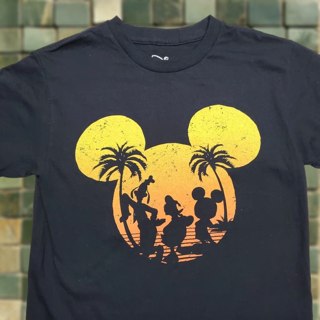 Disney Disney Shirt Mens Small Black Mickey Donald Goofy Tropical Crewneck Casual TEE Size US S / EU 44-46 / 1 - 1 Thumbnail