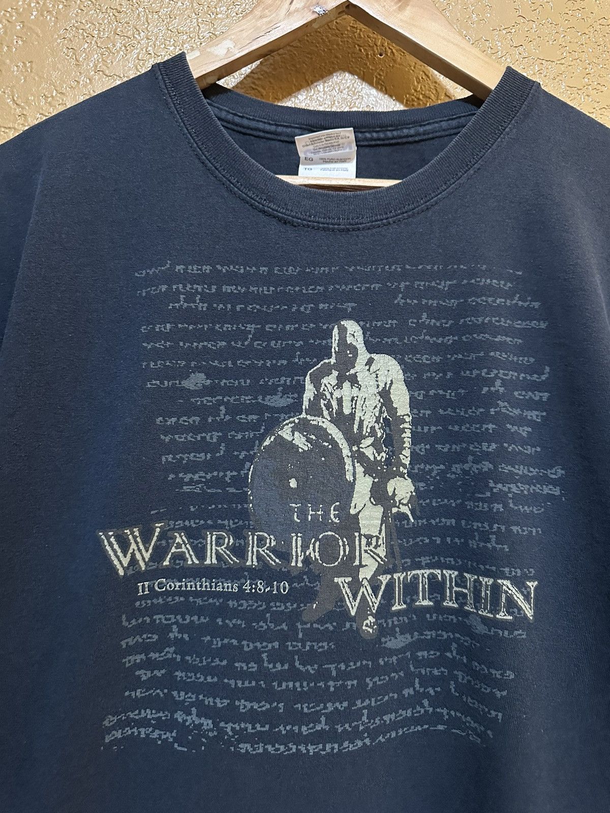 4GSELLER × Vintage Vintage The Warrior Within Corinthians Bible T Shirt Size US XL / EU 56 / 4 - 2 Thumbnail
