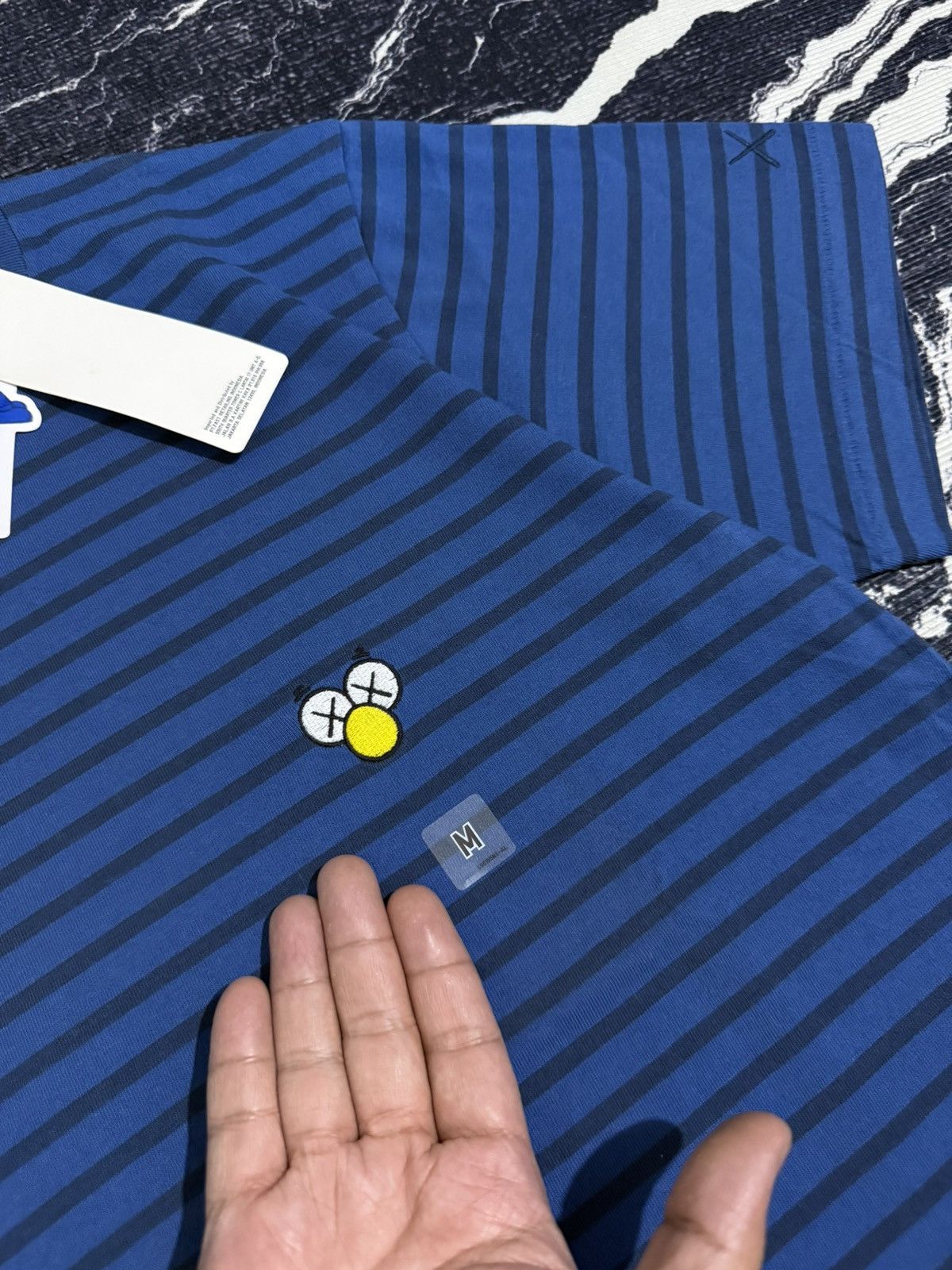Kaws Uniqlo x kaws t shirt Size US M / EU 48-50 / 2 - 2 Thumbnail