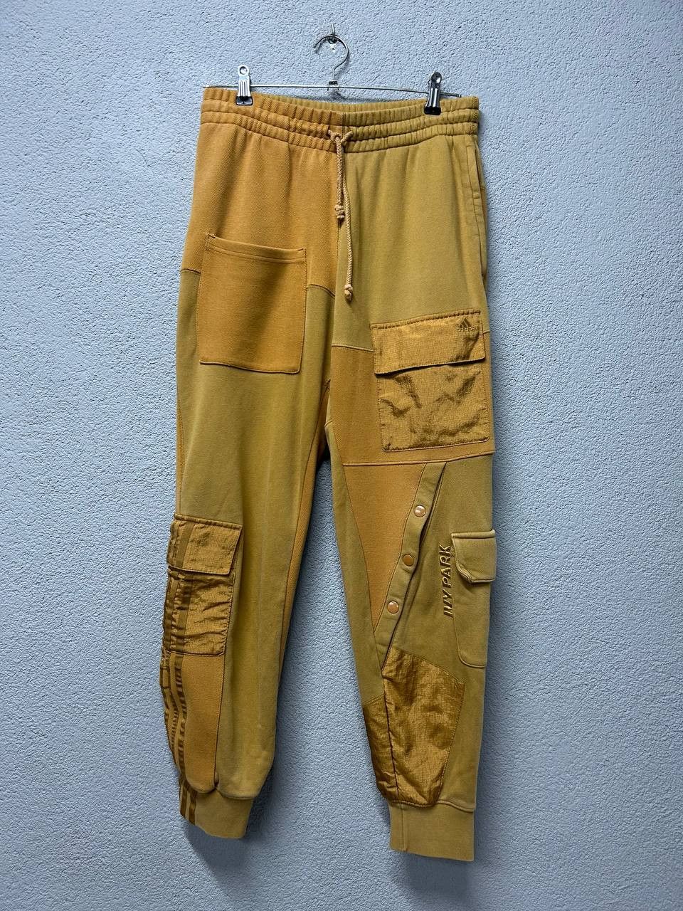 Adidas × Ivy Park Adidas x Ivy Park cargo sweatpants unisex size XS Size US 28 / EU 44 - 1 Thumbnail