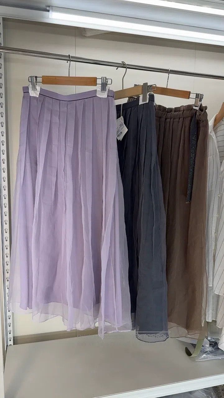 Brunello Cucinelli Brunello Cucinelli 25 Models of Lilac Colored Beaded Silk Size 26" / US 2 / IT 38 - 2 Thumbnail