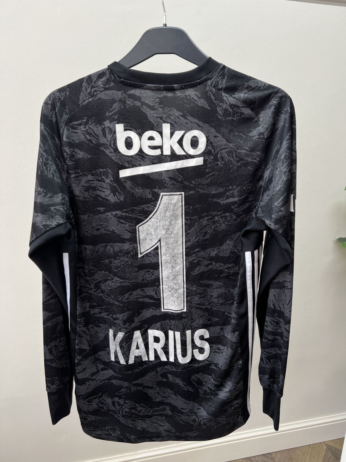 Adidas Adidas Besiktas Karius Jersey Goalkeeper shirt 2019 - 2020 Size US S / EU 44-46 / 1 - 10 Thumbnail