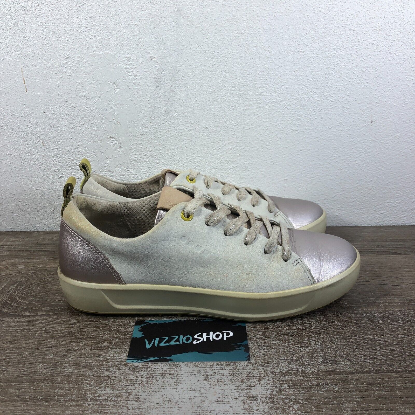 image of Ecco Hydromax White Metallic Pink Golf Women's 7/7.5 Eur 38 Shoes