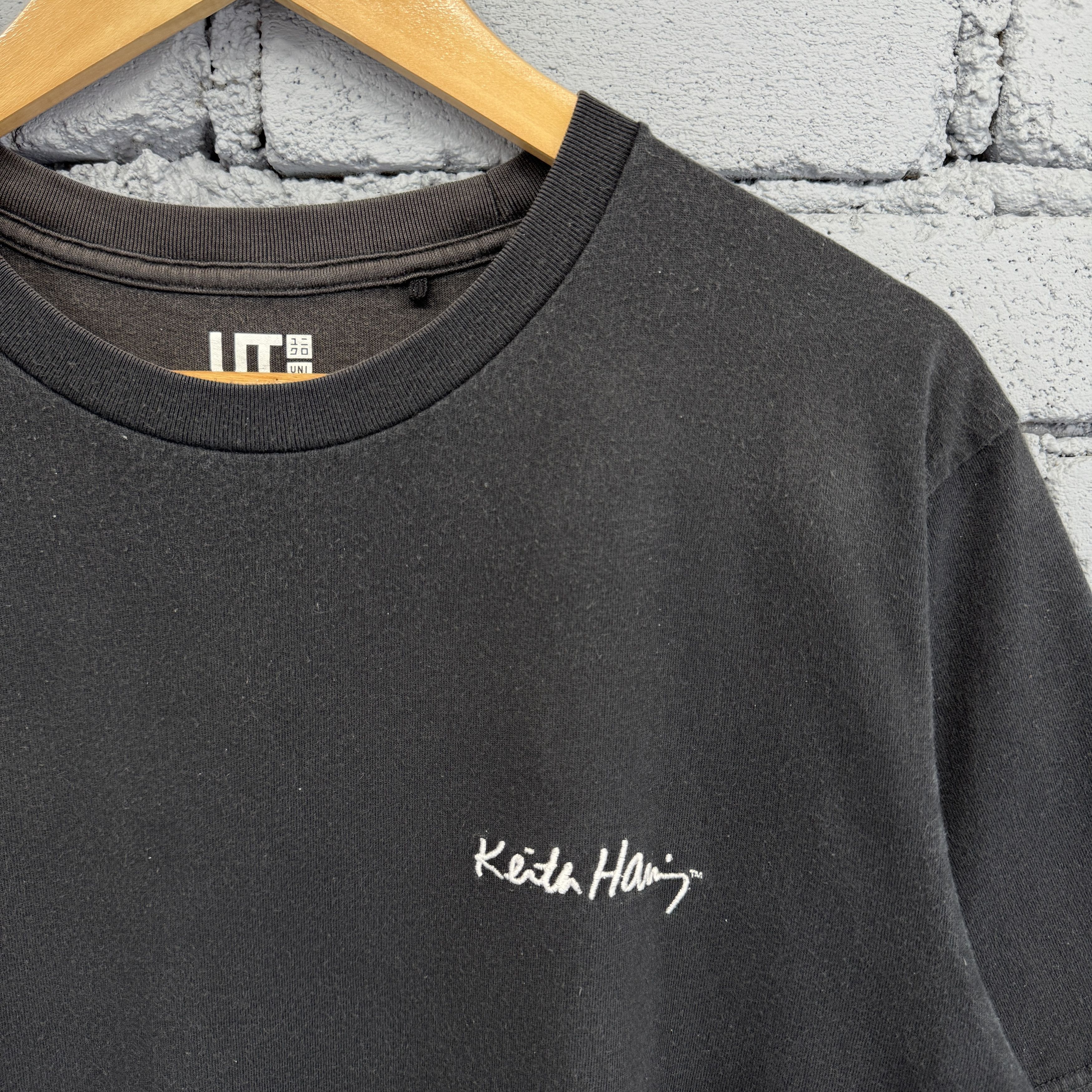 Vintage Rare Keith Haring X Uniqlo Tokyo Sunfaded Tshirt Size US L / EU 52-54 / 3 - 4 Thumbnail
