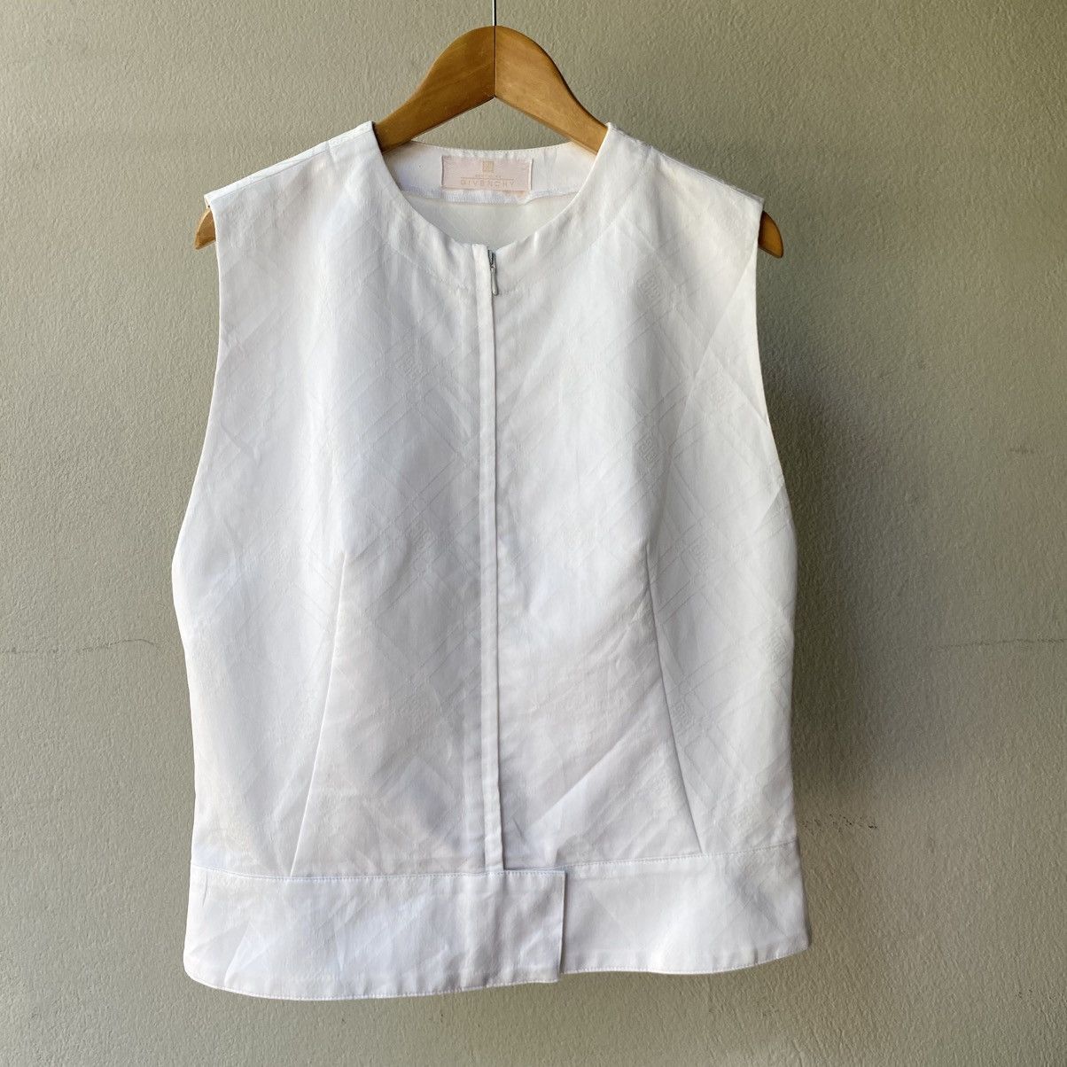 Givenchy Givenchy White Sleeveless Structured Blouse Size XS / US 0-2 / IT 36-38 - 1 Thumbnail