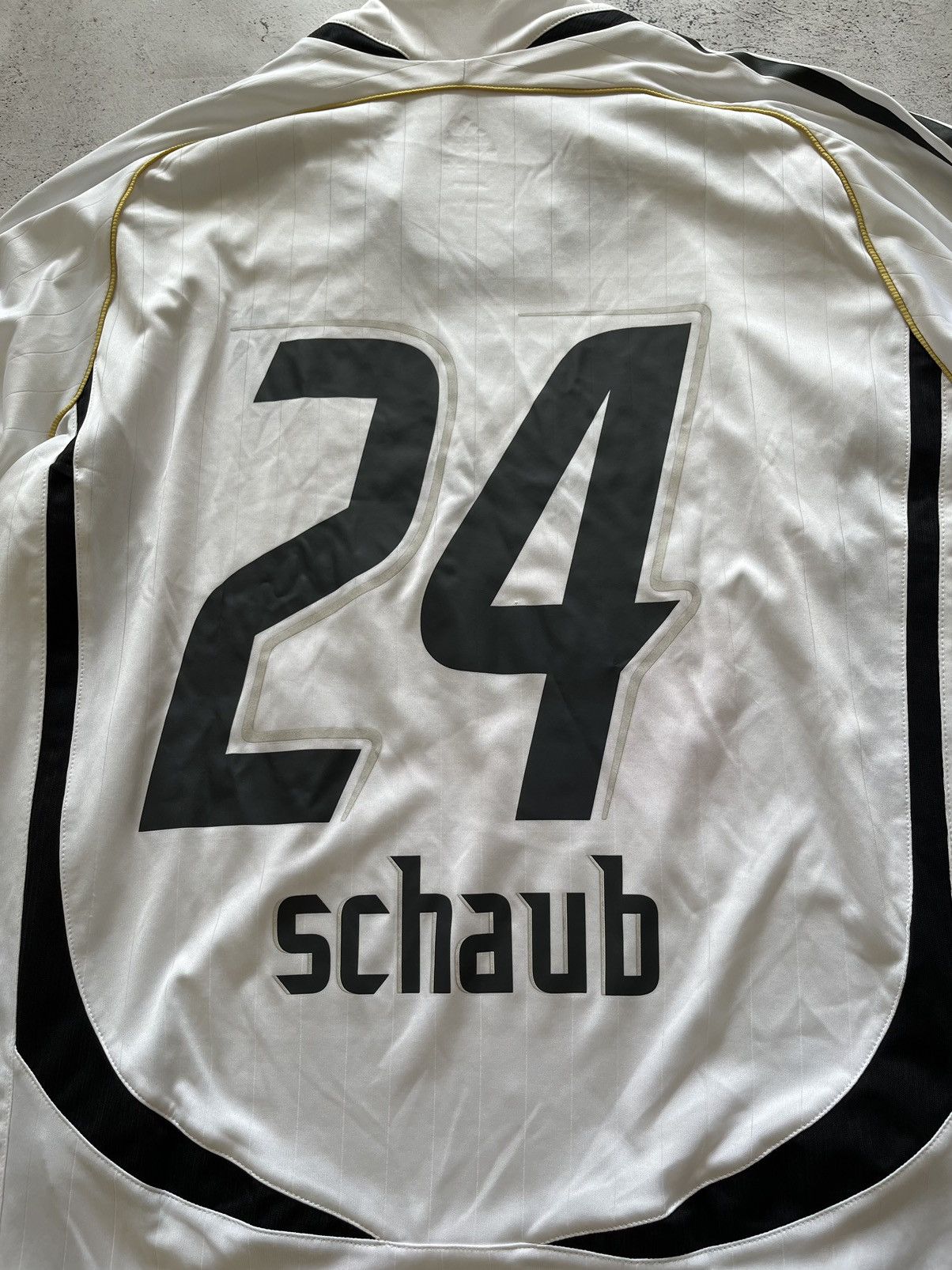 Vintage WOHLEN 2005/06 HOME SOCCER ADIDAS MATCH WORN,24 LOUIS SCHAUB Size US L / EU 52-54 / 3 - 11 Thumbnail