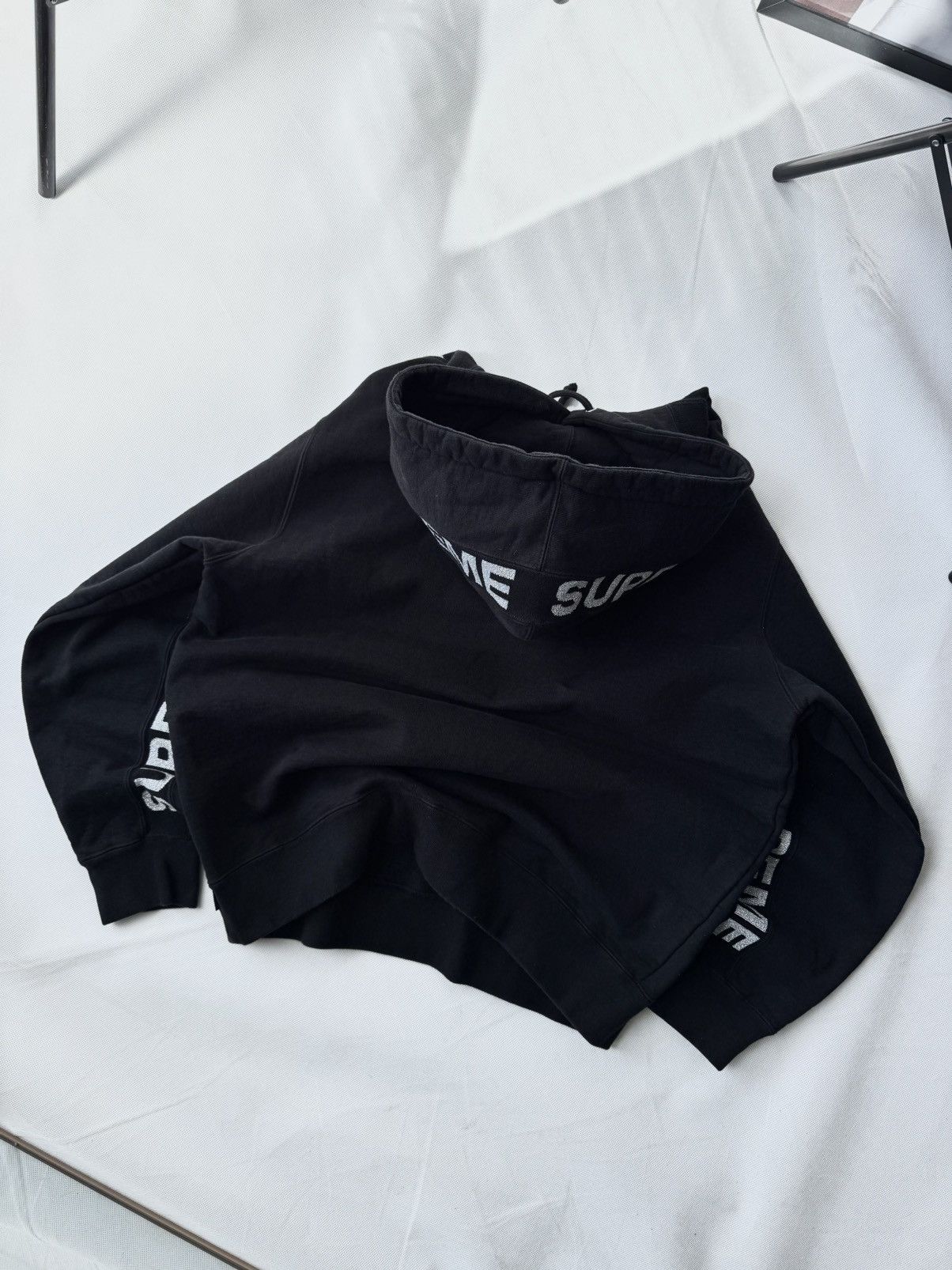 Hypebeast Rare SUPREME Monogram Repeat Logo Boxy Fit Hoodie Size US L / EU 52-54 / 3 - 5 Thumbnail