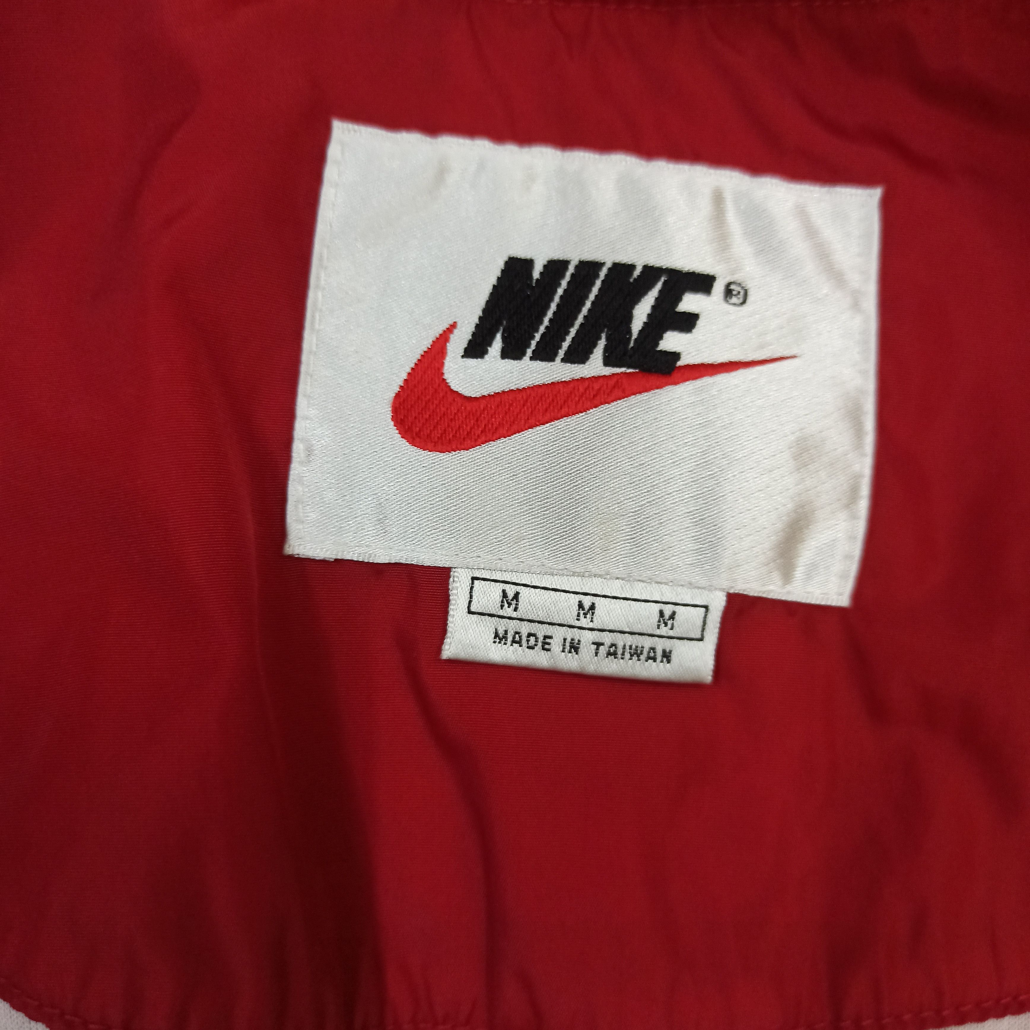 Nike Vintage Nike Windbreaker Jacket Big Logo Spells Out Size US M / EU 48-50 / 2 - 9 Thumbnail
